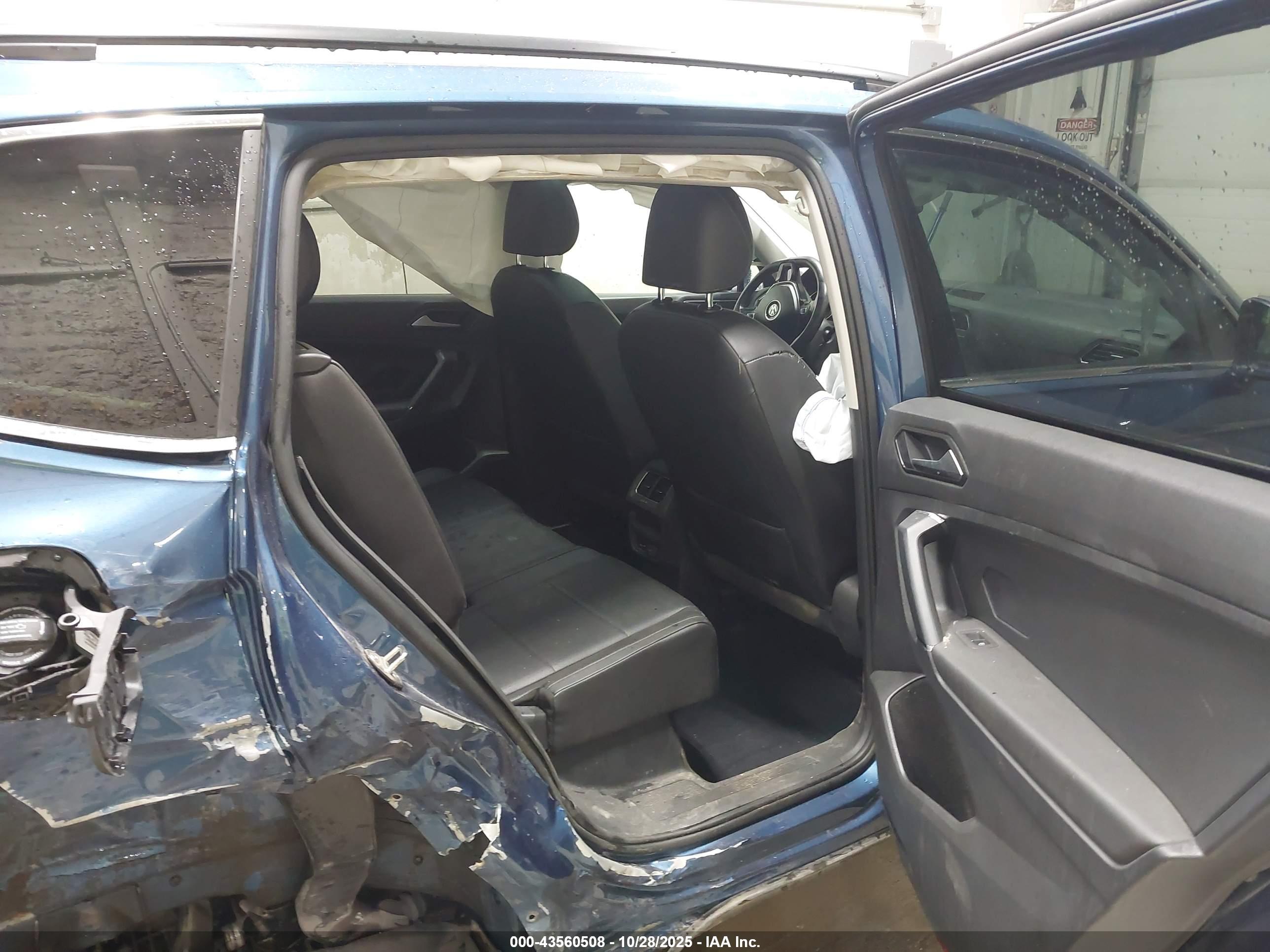 VOLKSWAGEN TIGUAN image 8