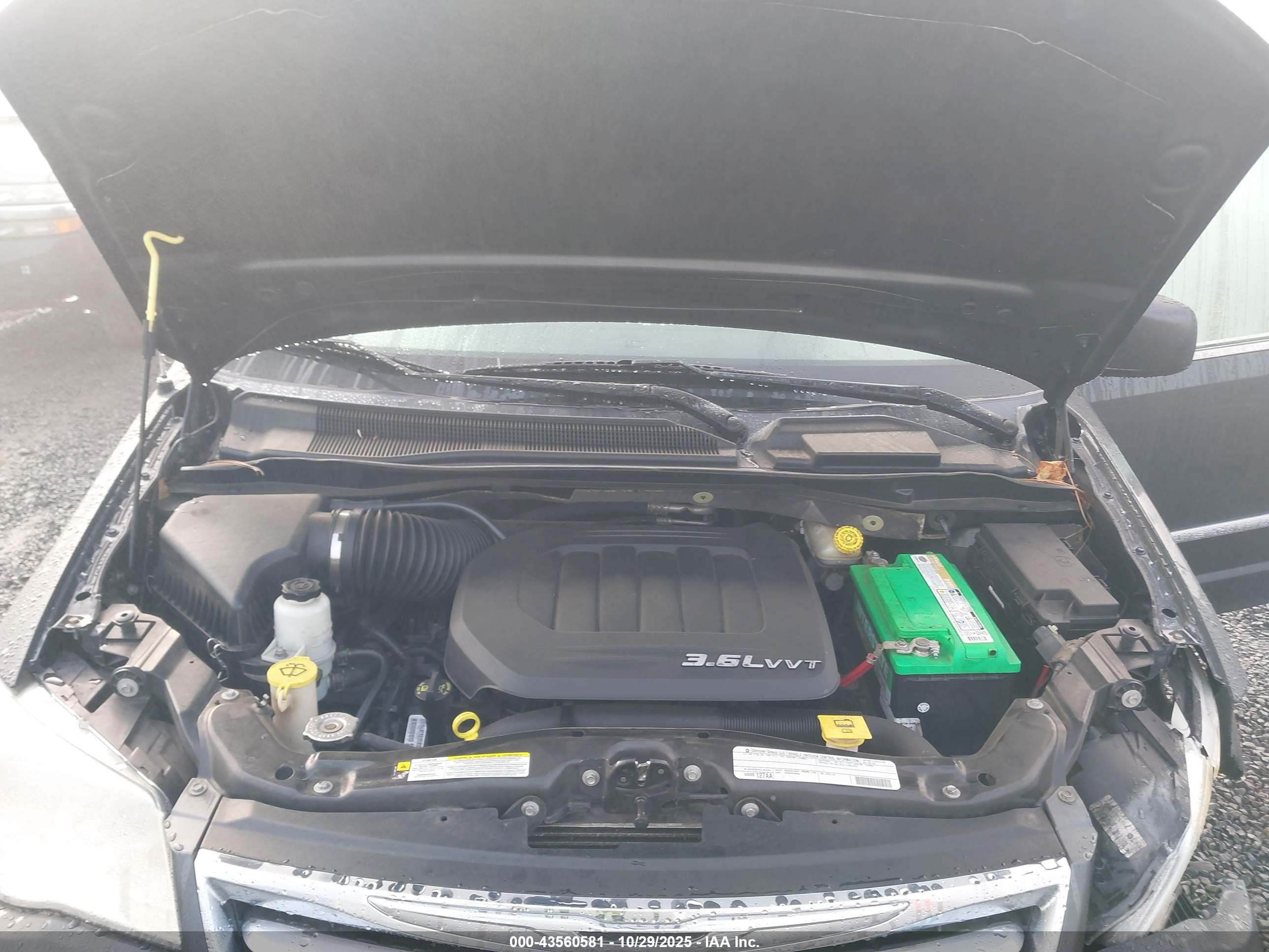 CHRYSLER TOWN image 10