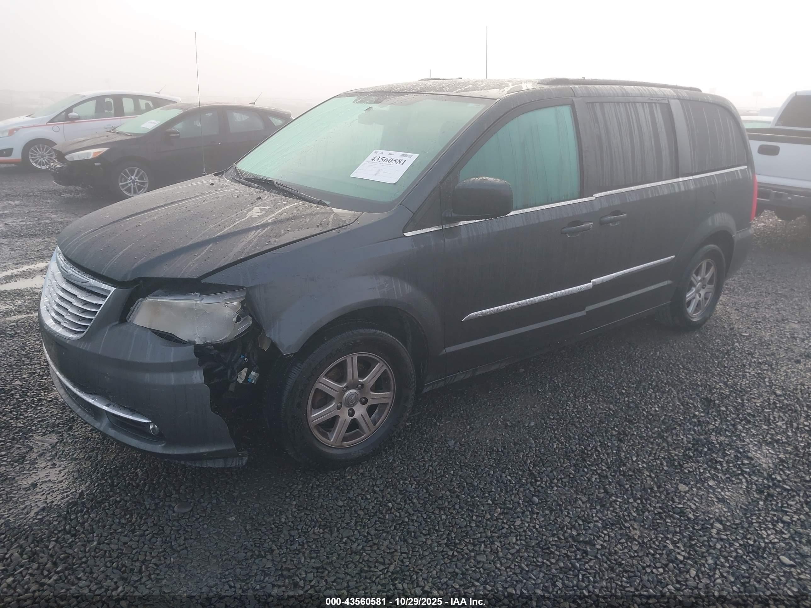 CHRYSLER TOWN image 2
