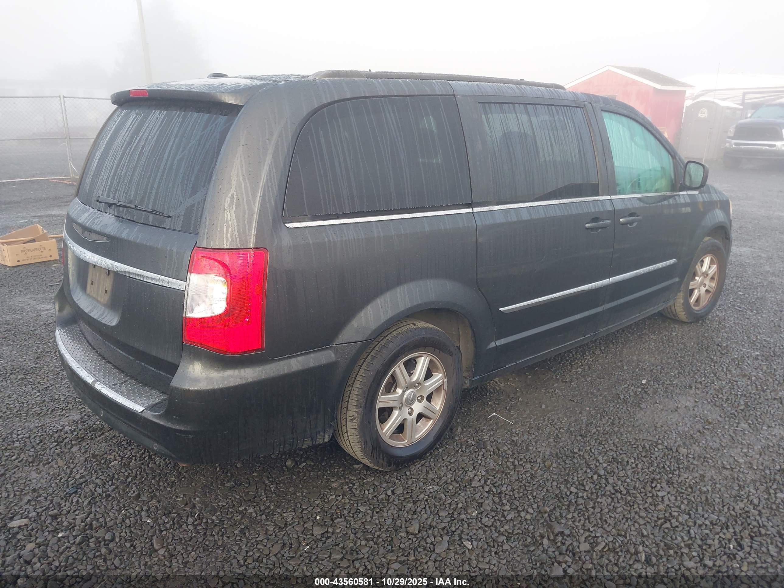 CHRYSLER TOWN image 4