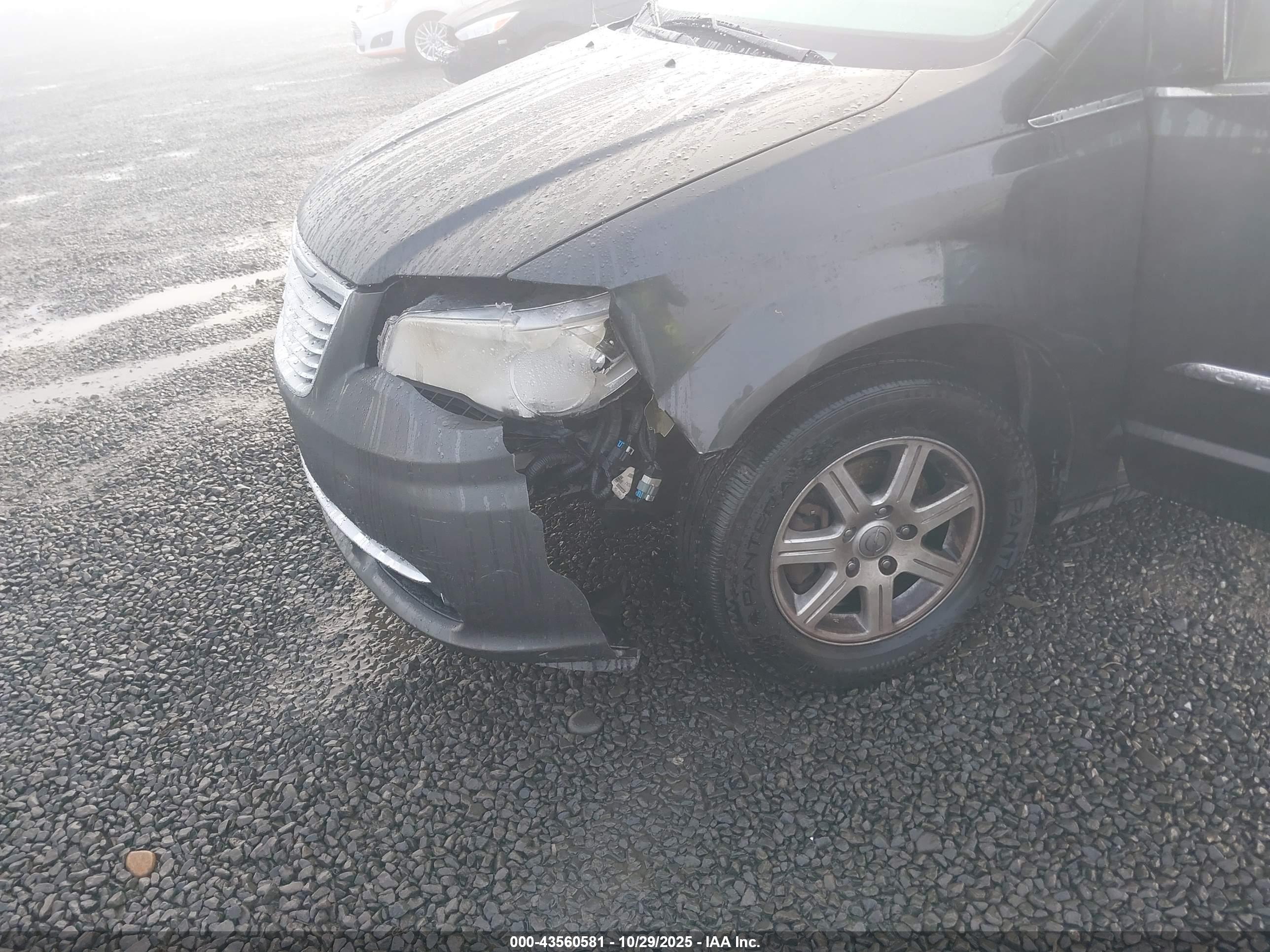 CHRYSLER TOWN image 6