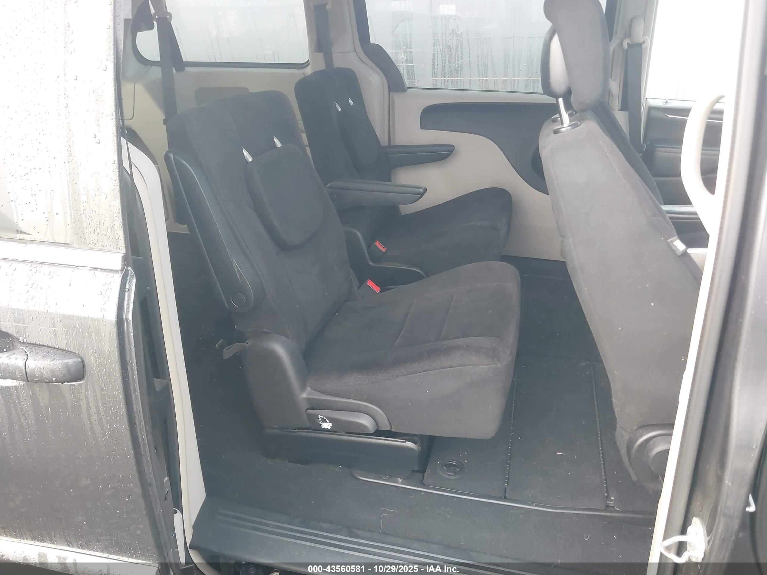 CHRYSLER TOWN image 8