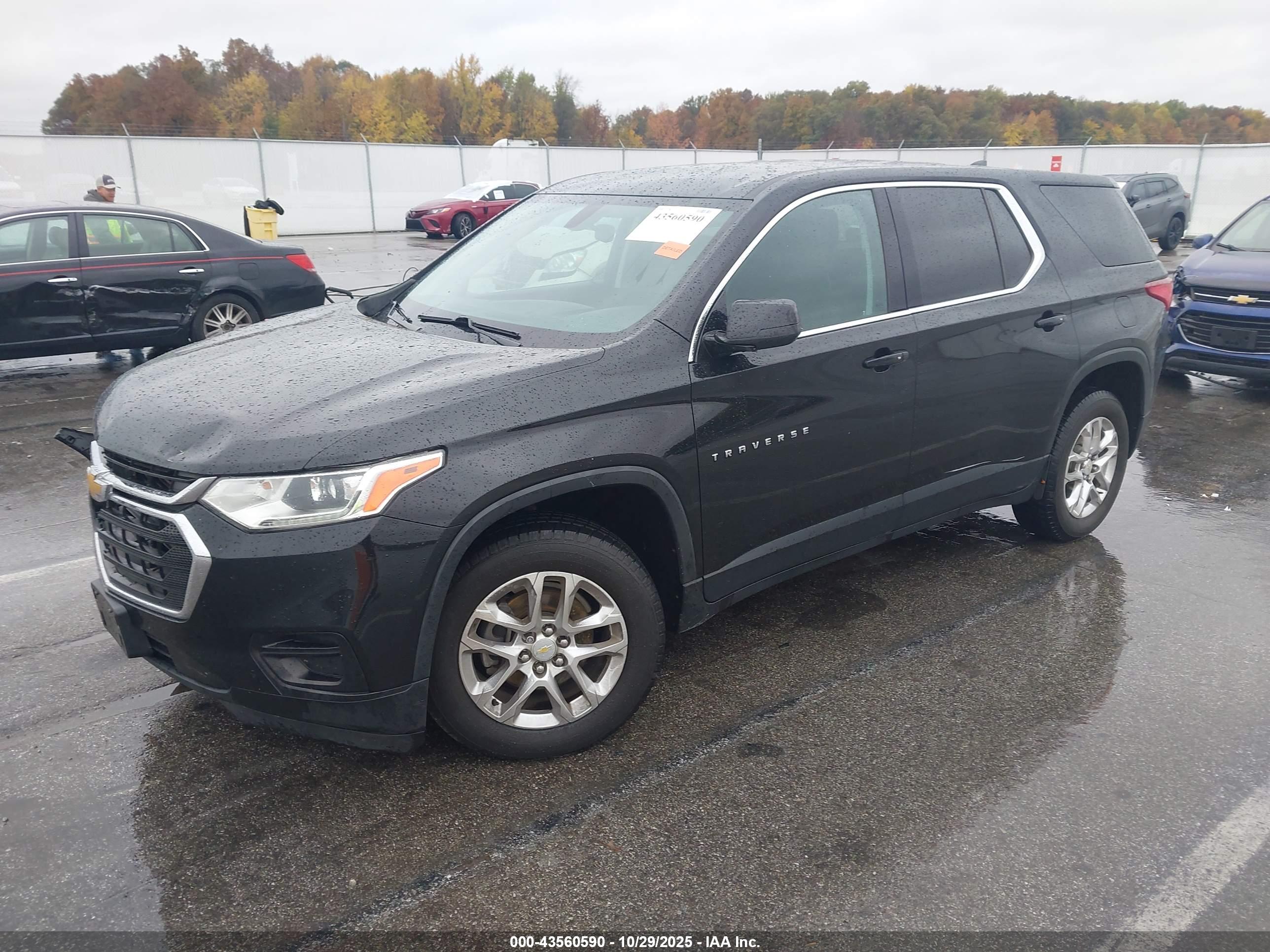 CHEVROLET TRAVERSE image 2