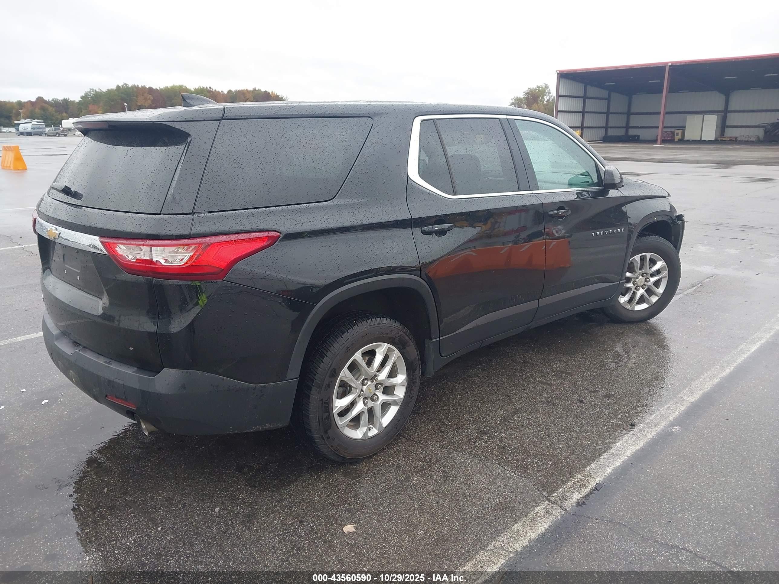 CHEVROLET TRAVERSE image 4