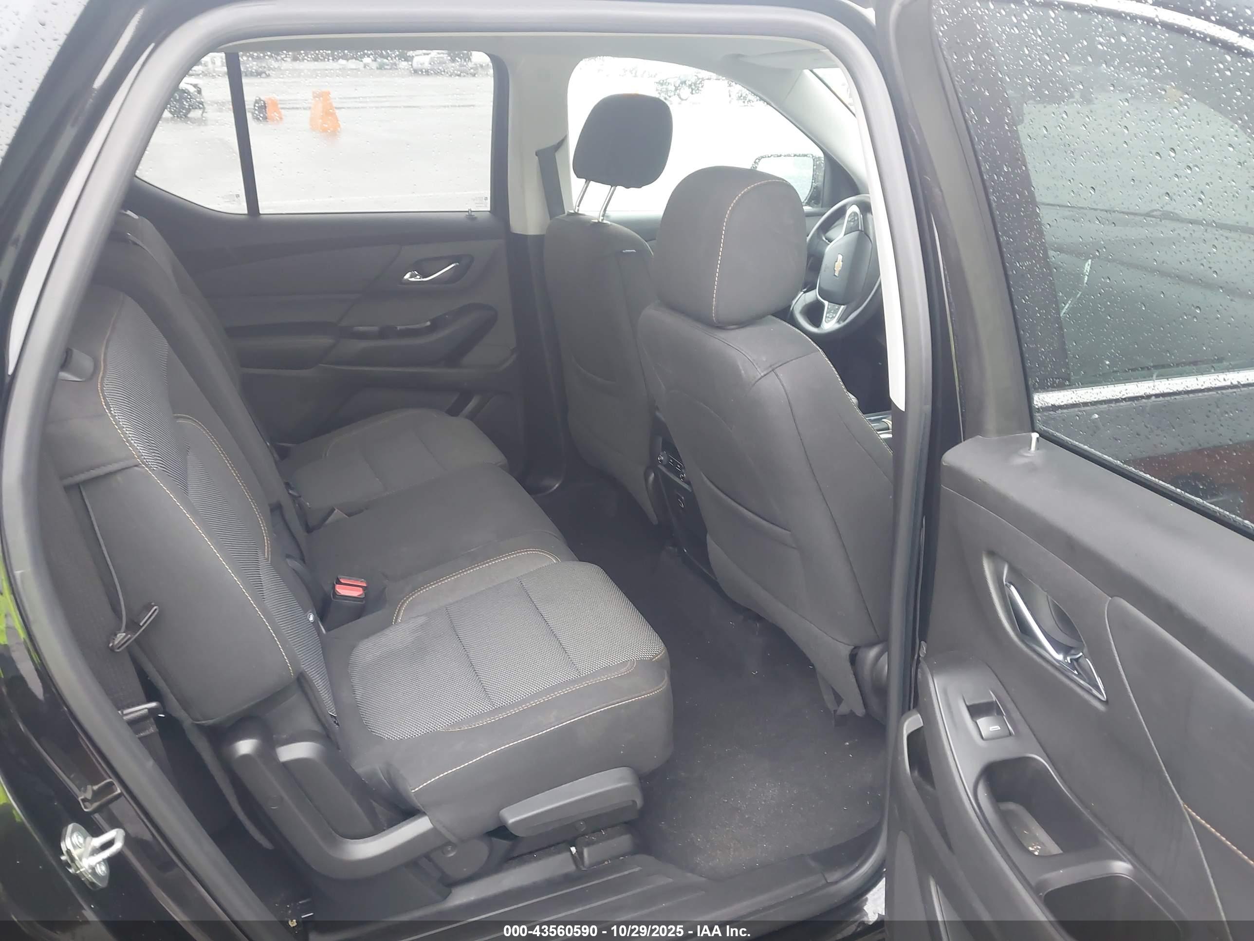 CHEVROLET TRAVERSE image 8