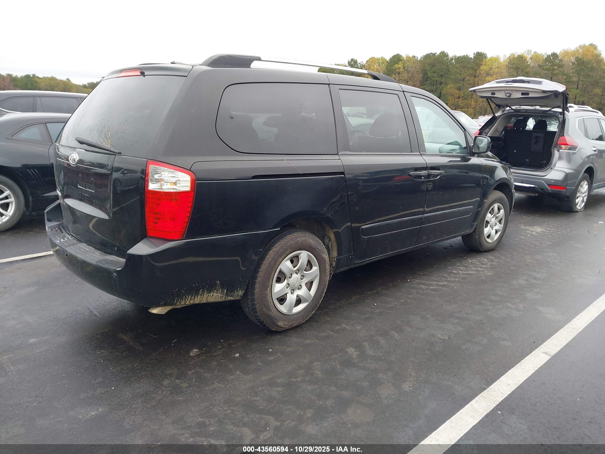 KIA SEDONA image 4
