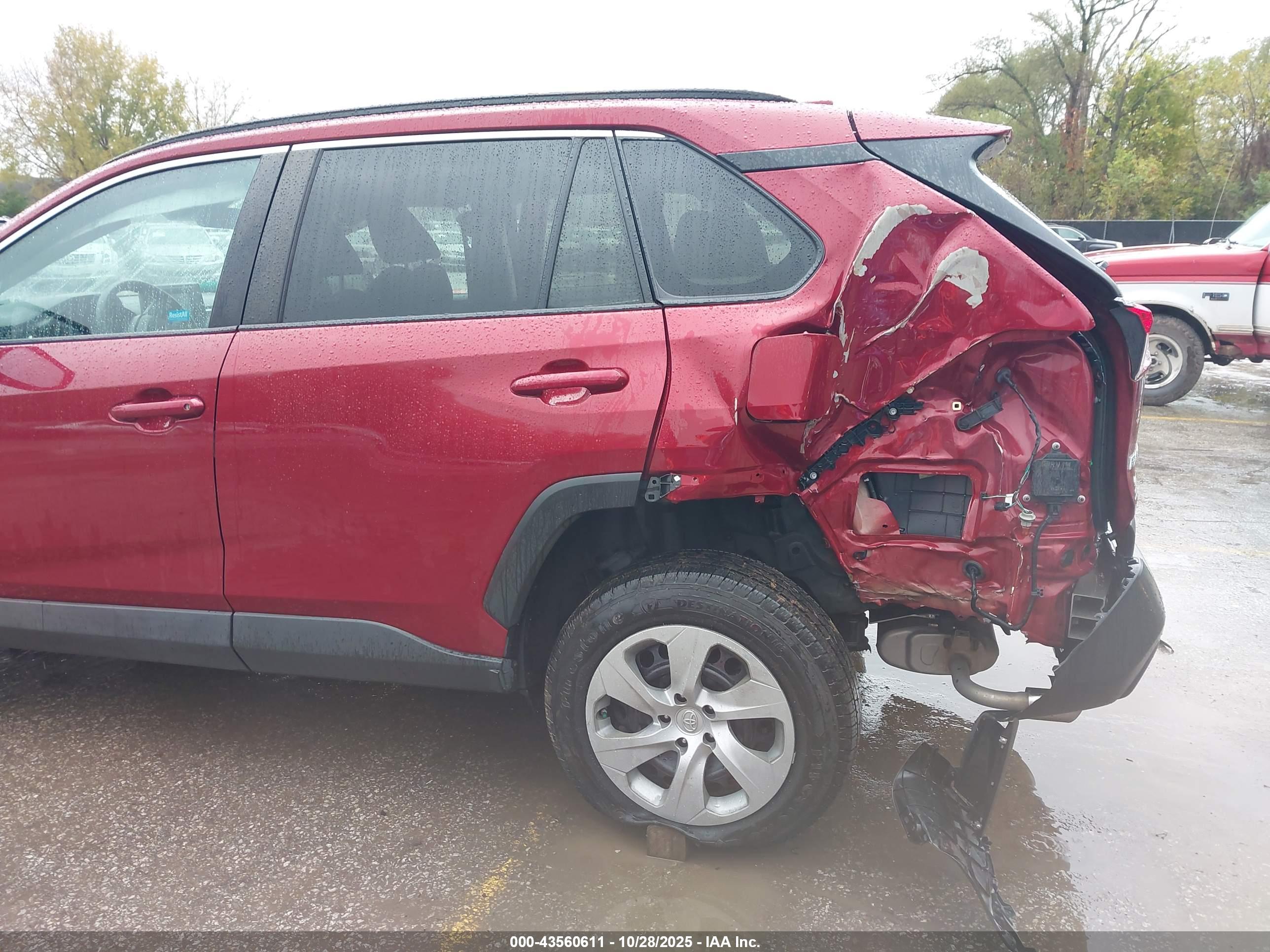 TOYOTA RAV4 image 6