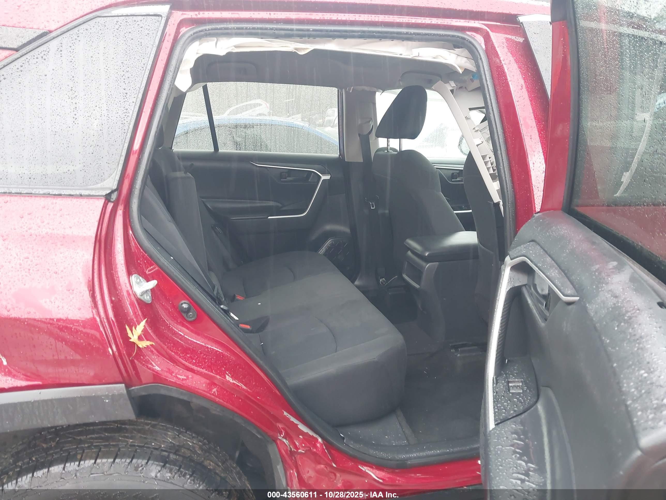 TOYOTA RAV4 image 8