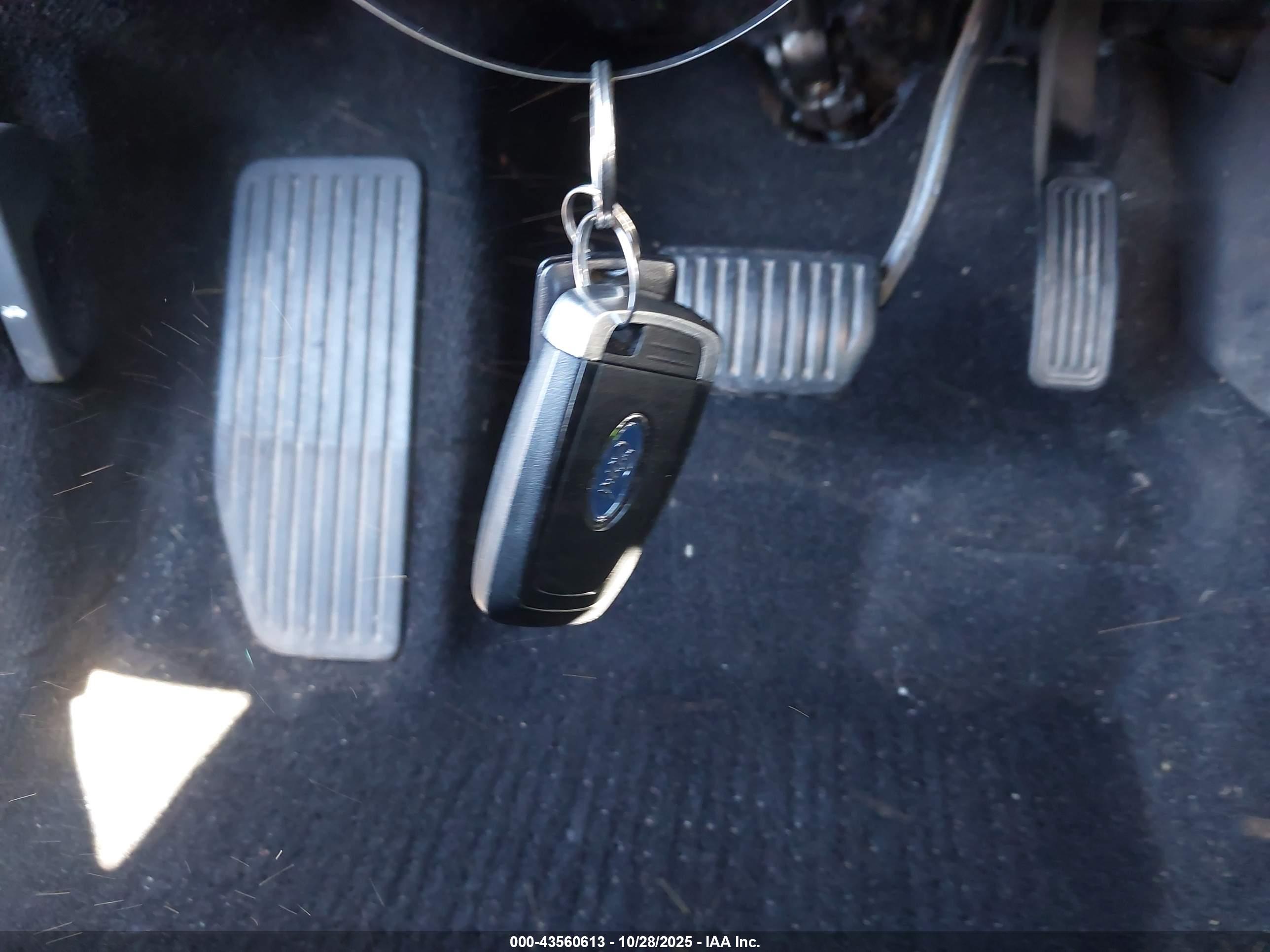 FORD FUSION image 11