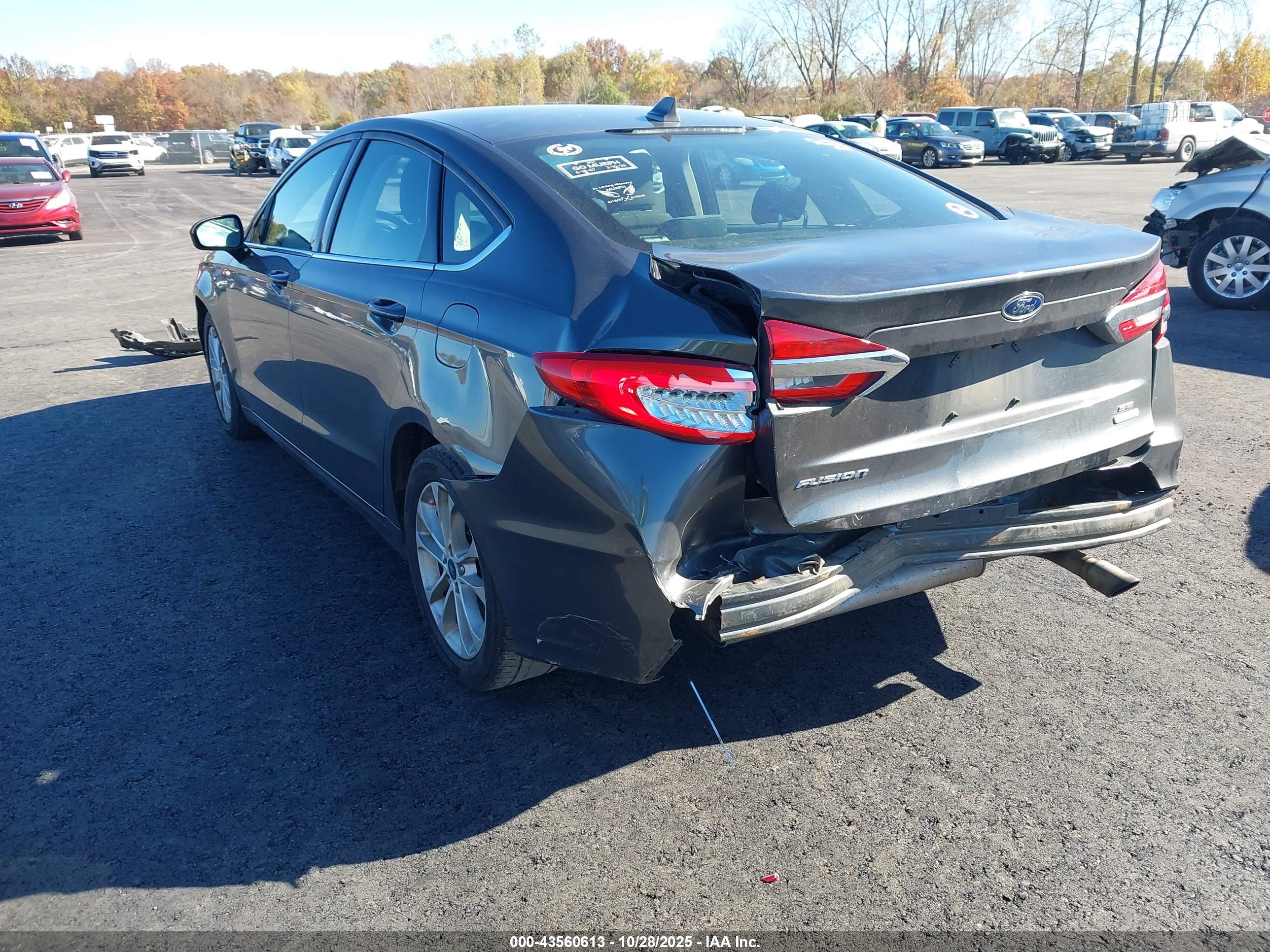 FORD FUSION image 3