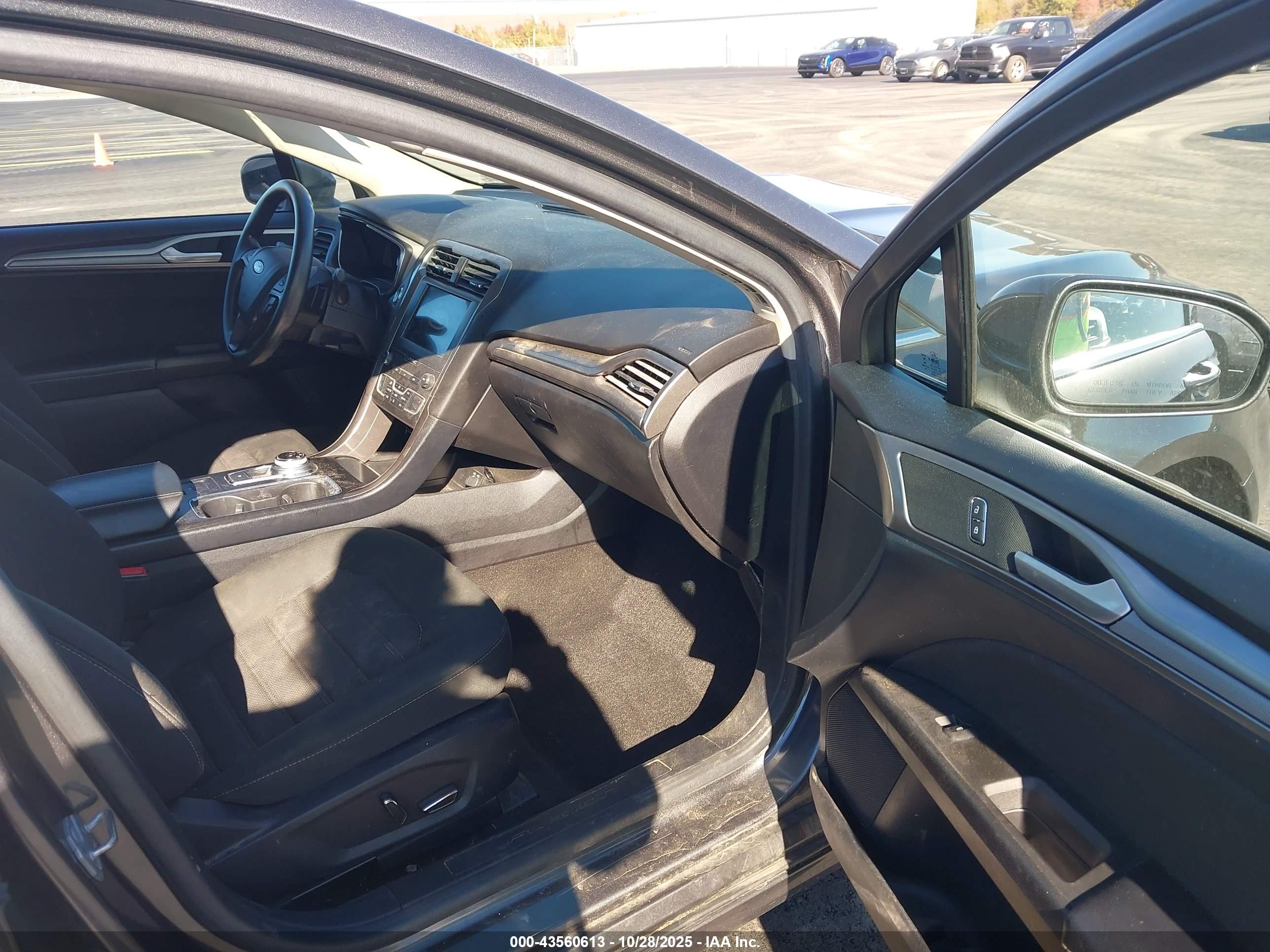 FORD FUSION image 5