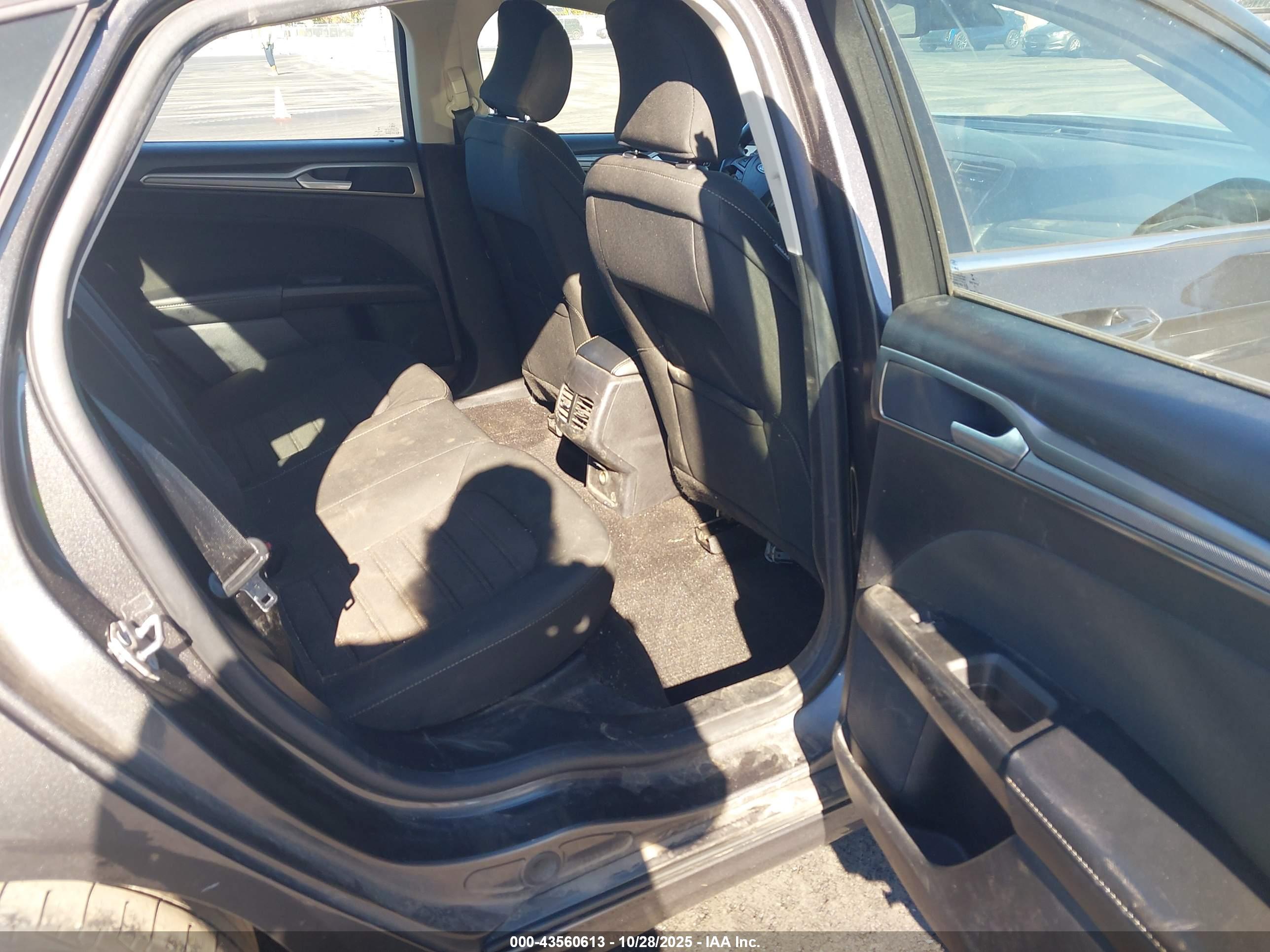 FORD FUSION image 8