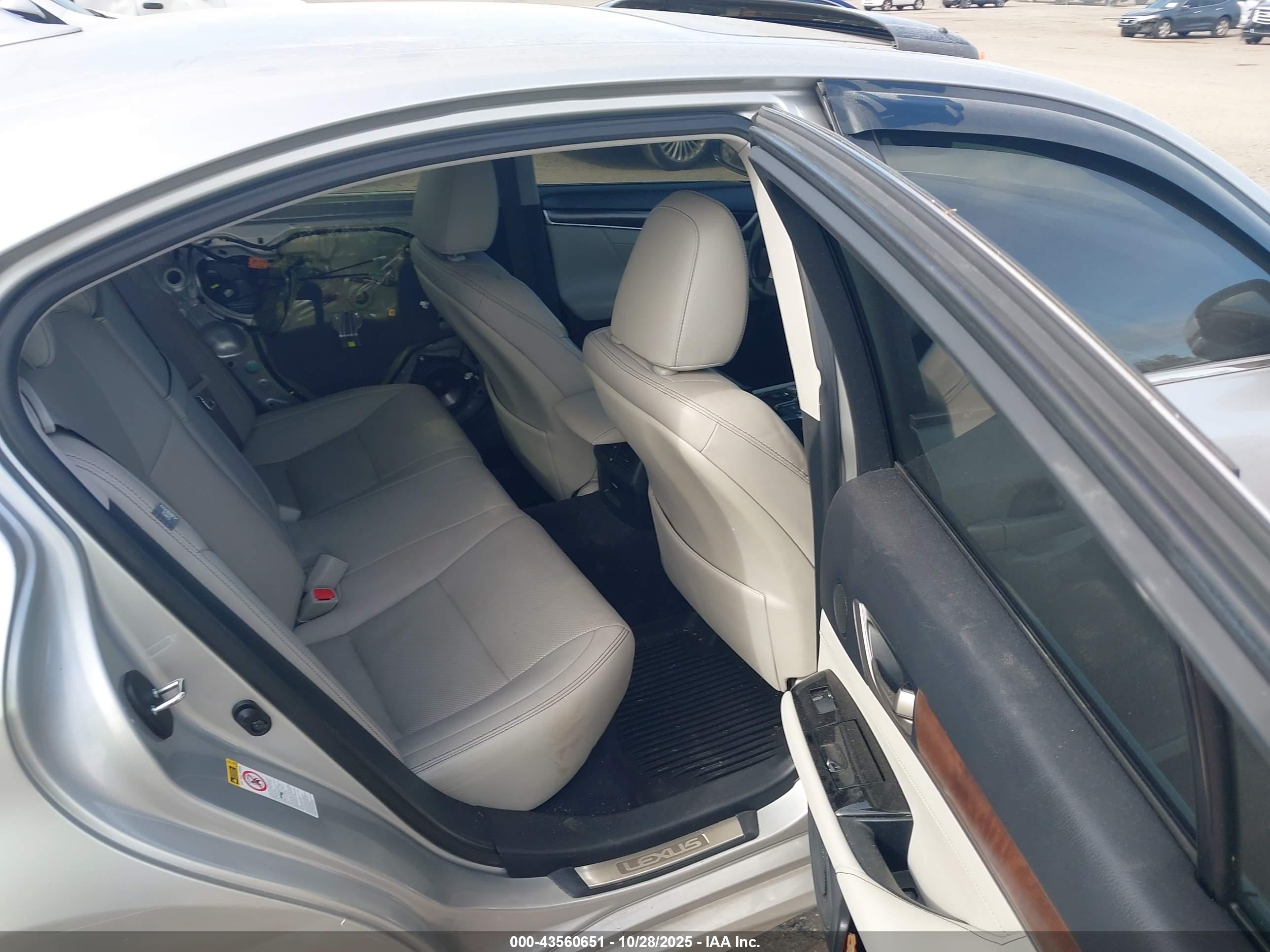 LEXUS GS image 8