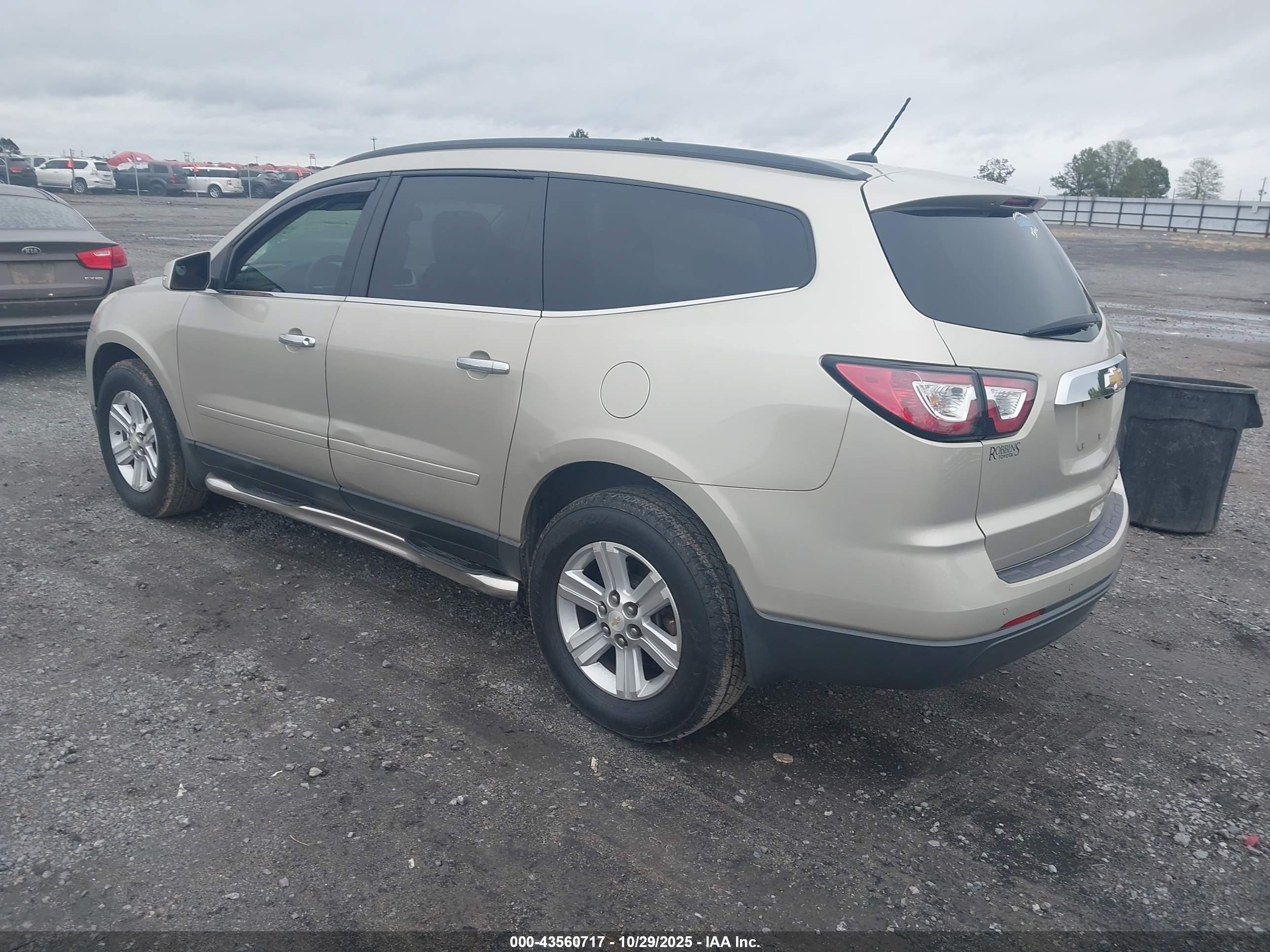 CHEVROLET TRAVERSE image 3
