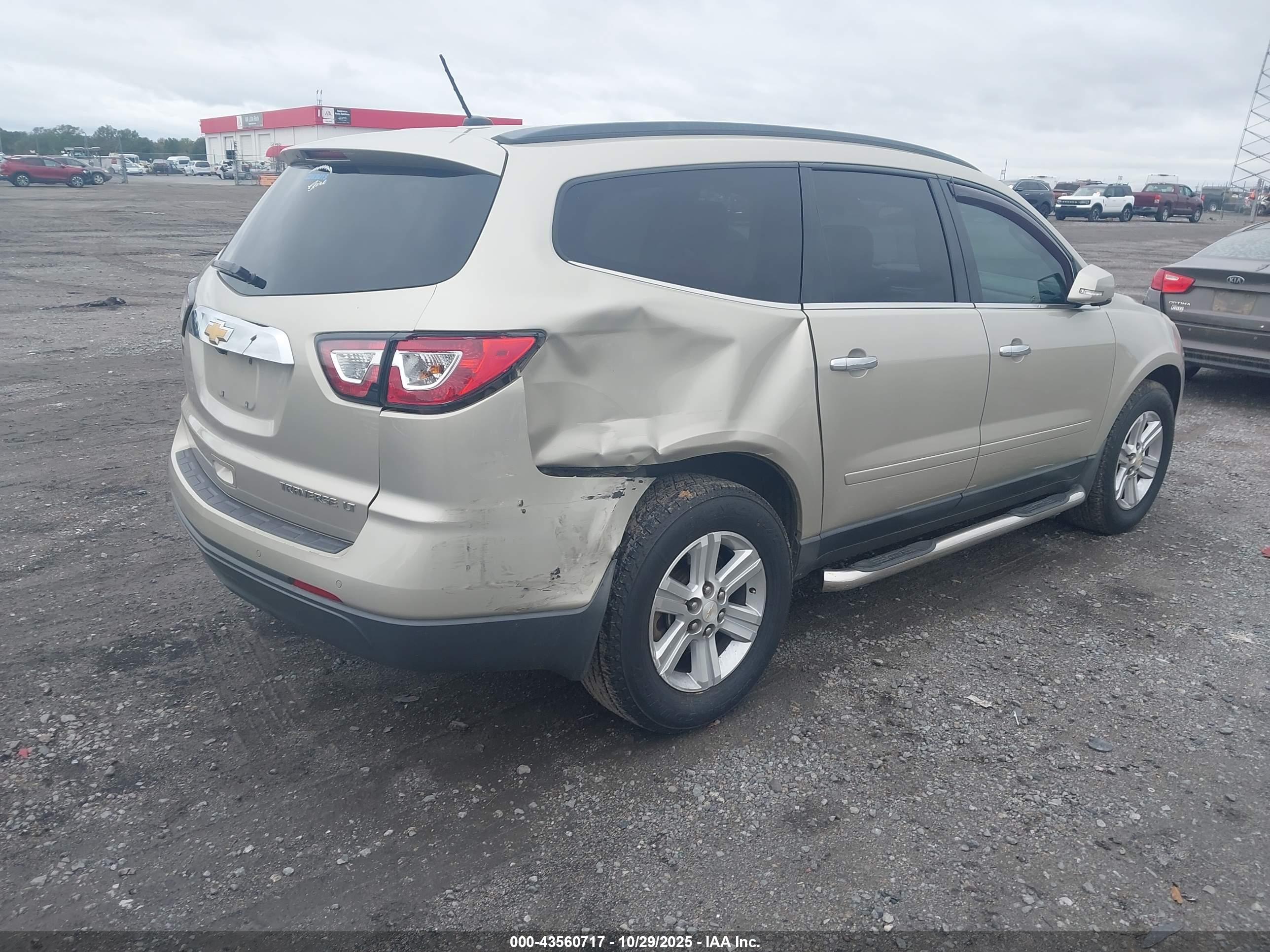 CHEVROLET TRAVERSE image 4