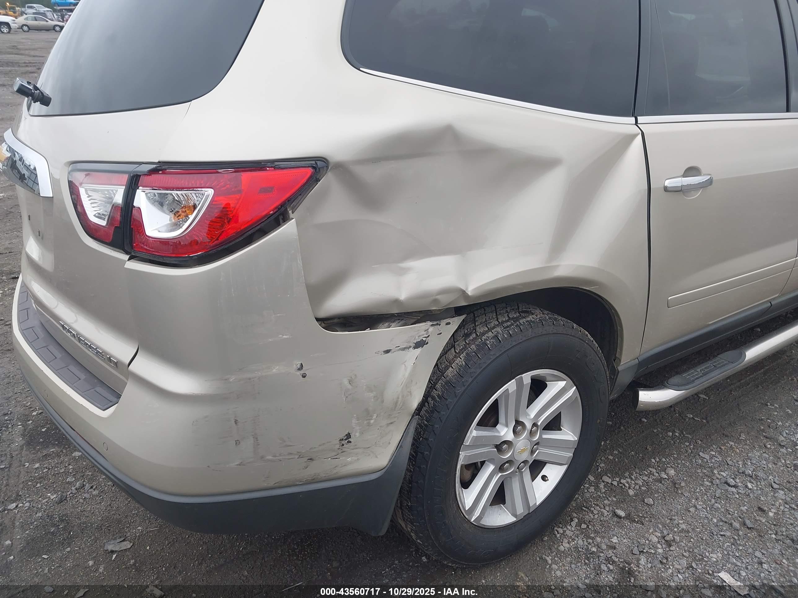 CHEVROLET TRAVERSE image 6