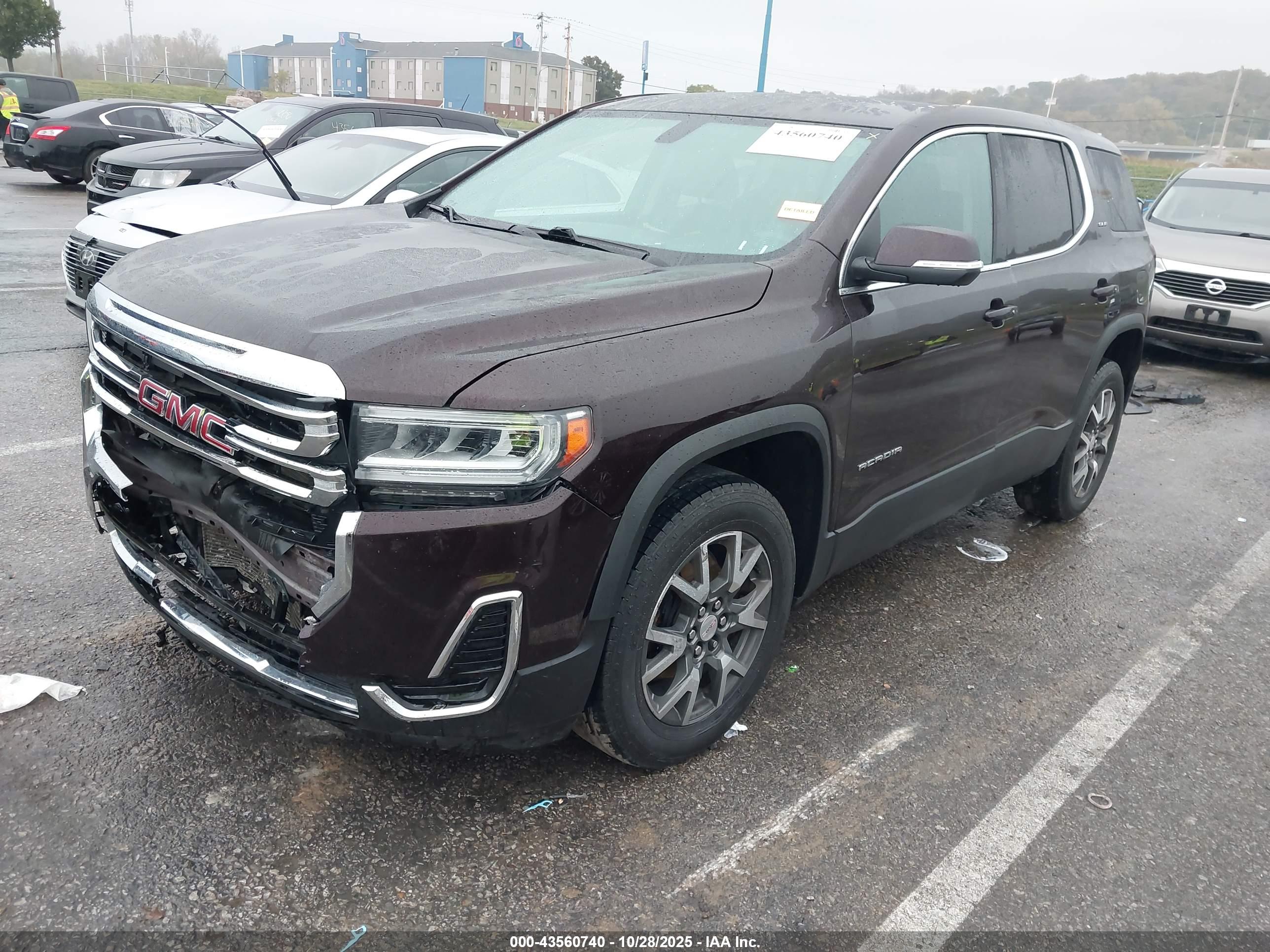 GMC ACADIA image 2
