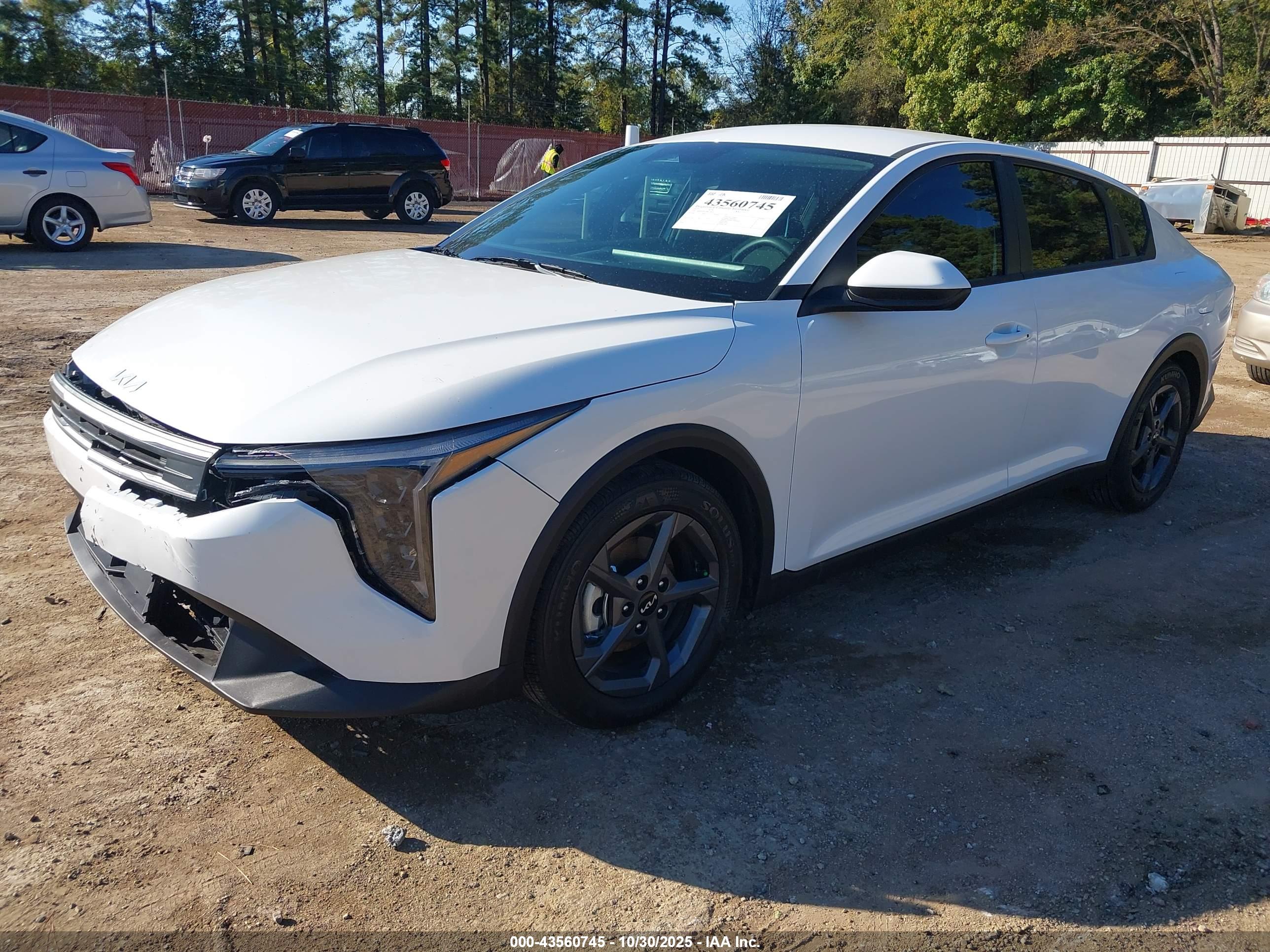 KIA K4 image 2