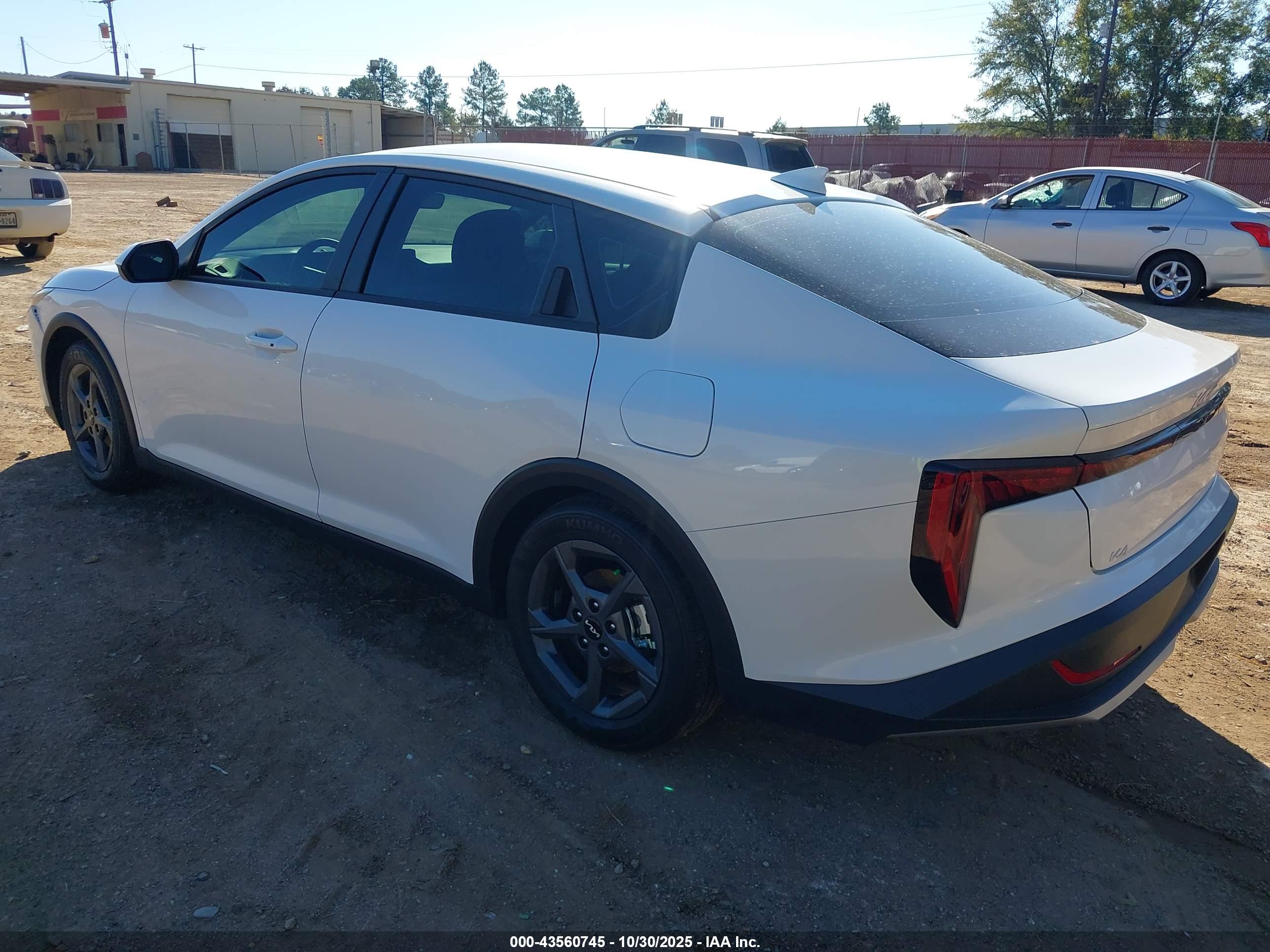 KIA K4 image 3