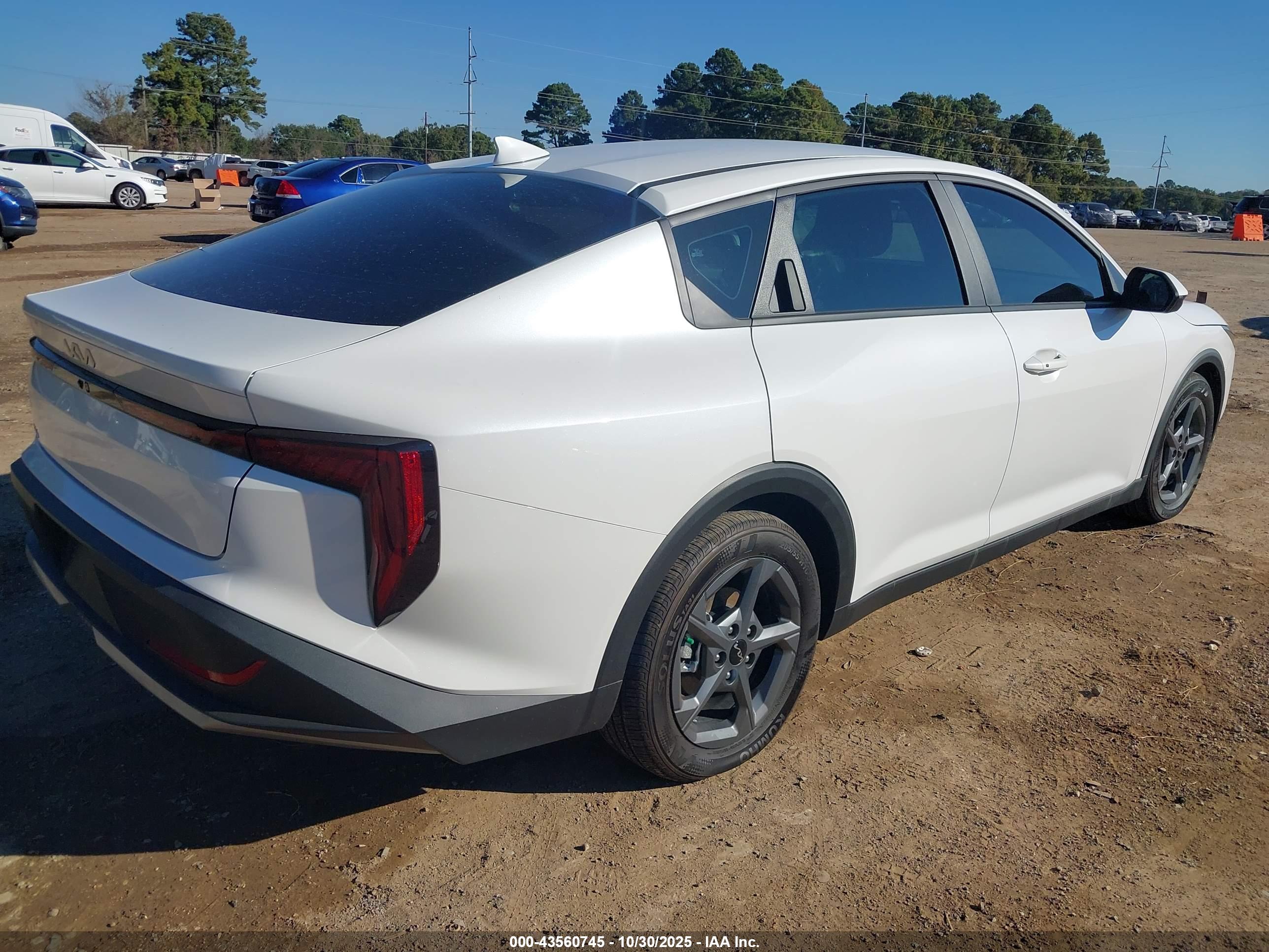 KIA K4 image 4