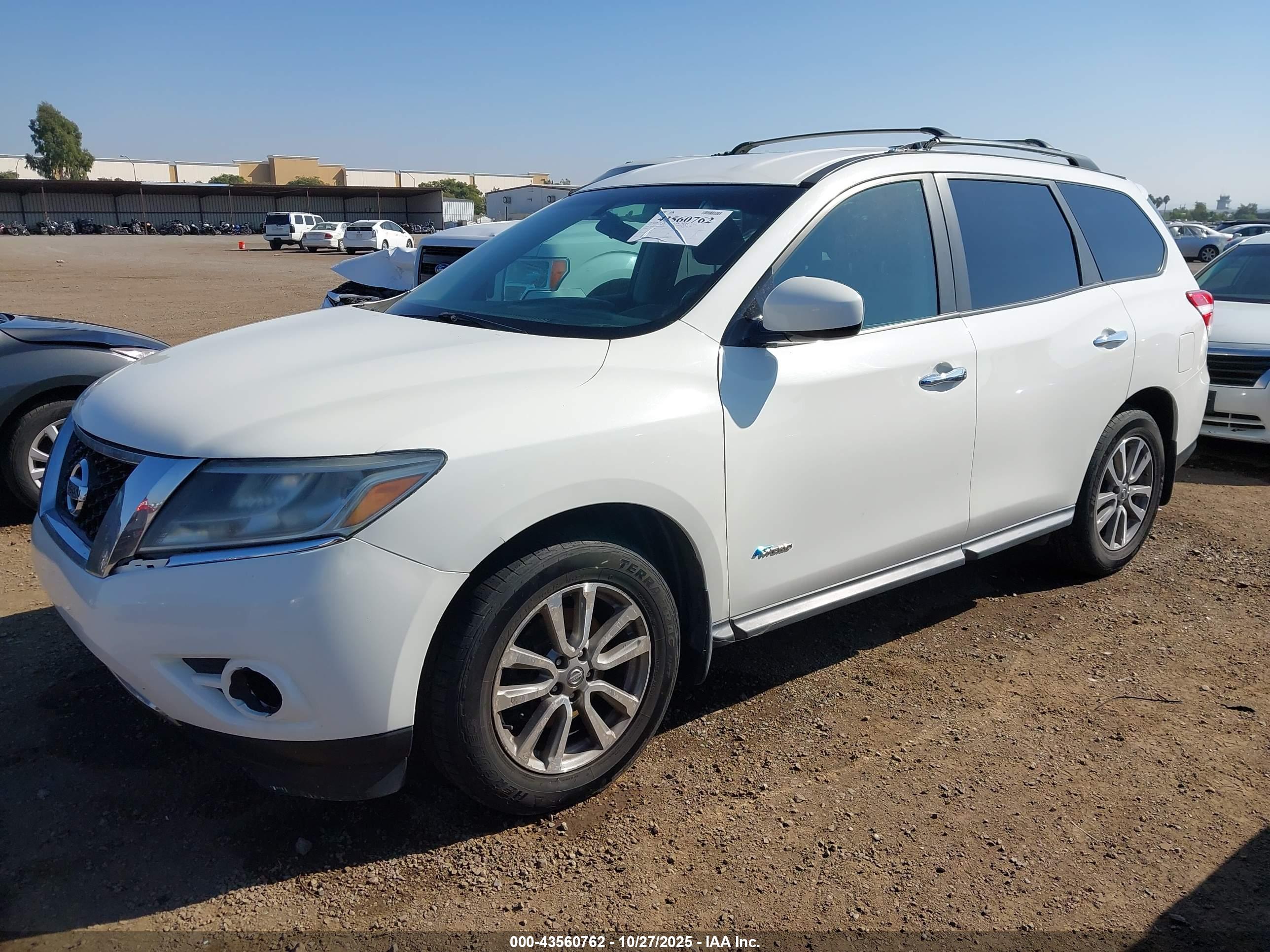 NISSAN PATHFINDER image 2