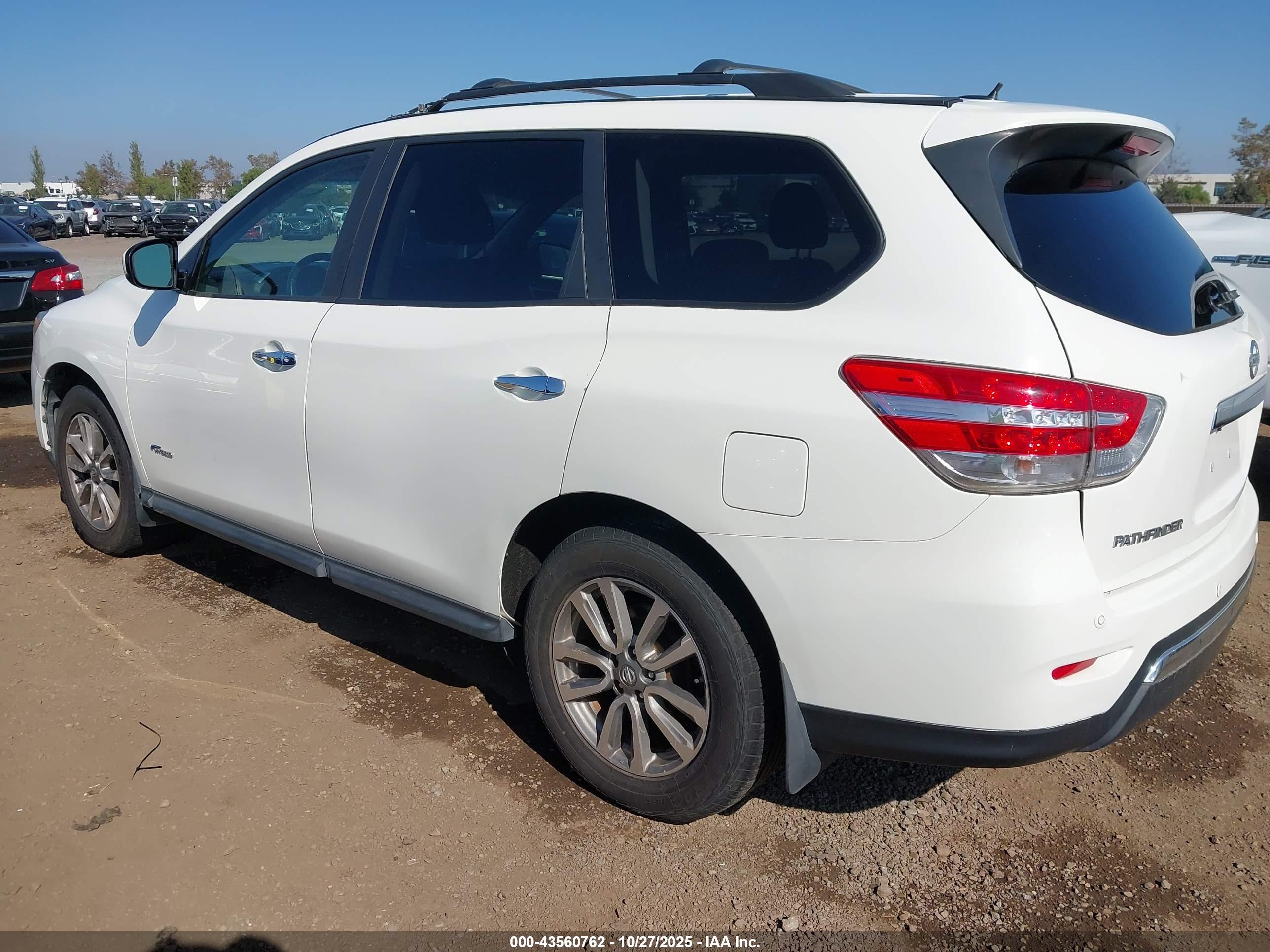 NISSAN PATHFINDER image 3