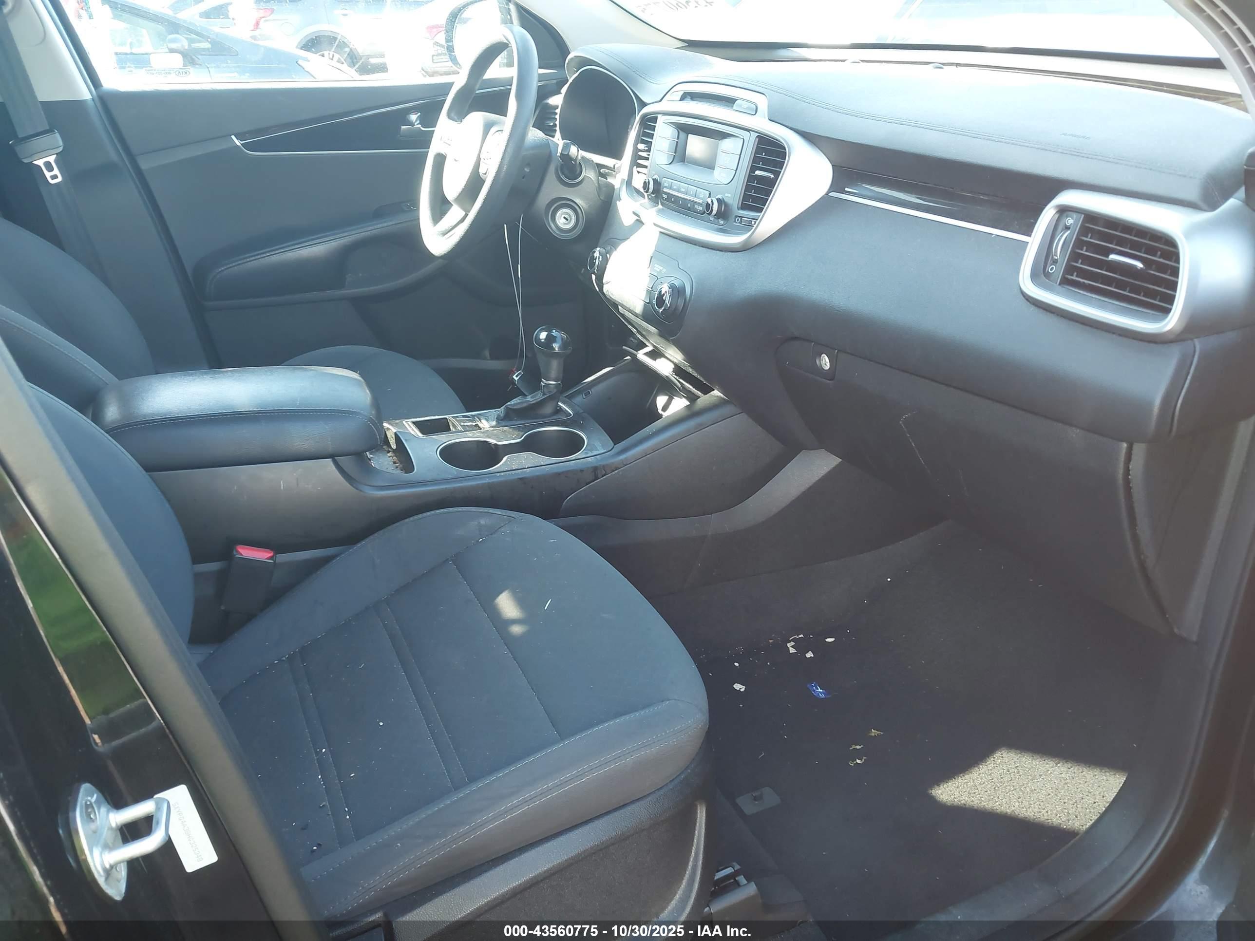 KIA SORENTO image 5