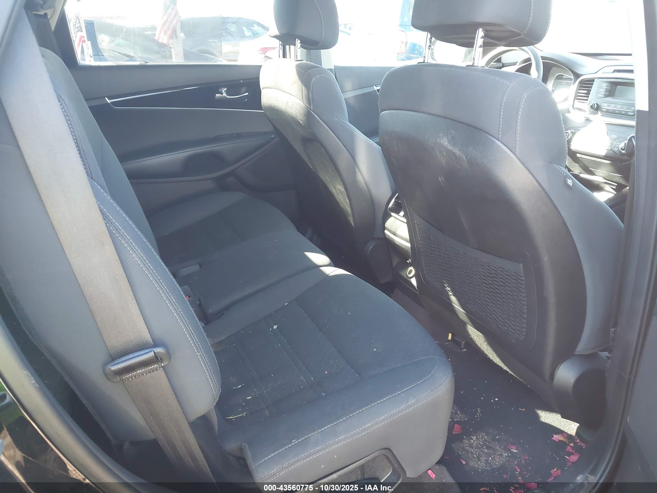 KIA SORENTO image 8