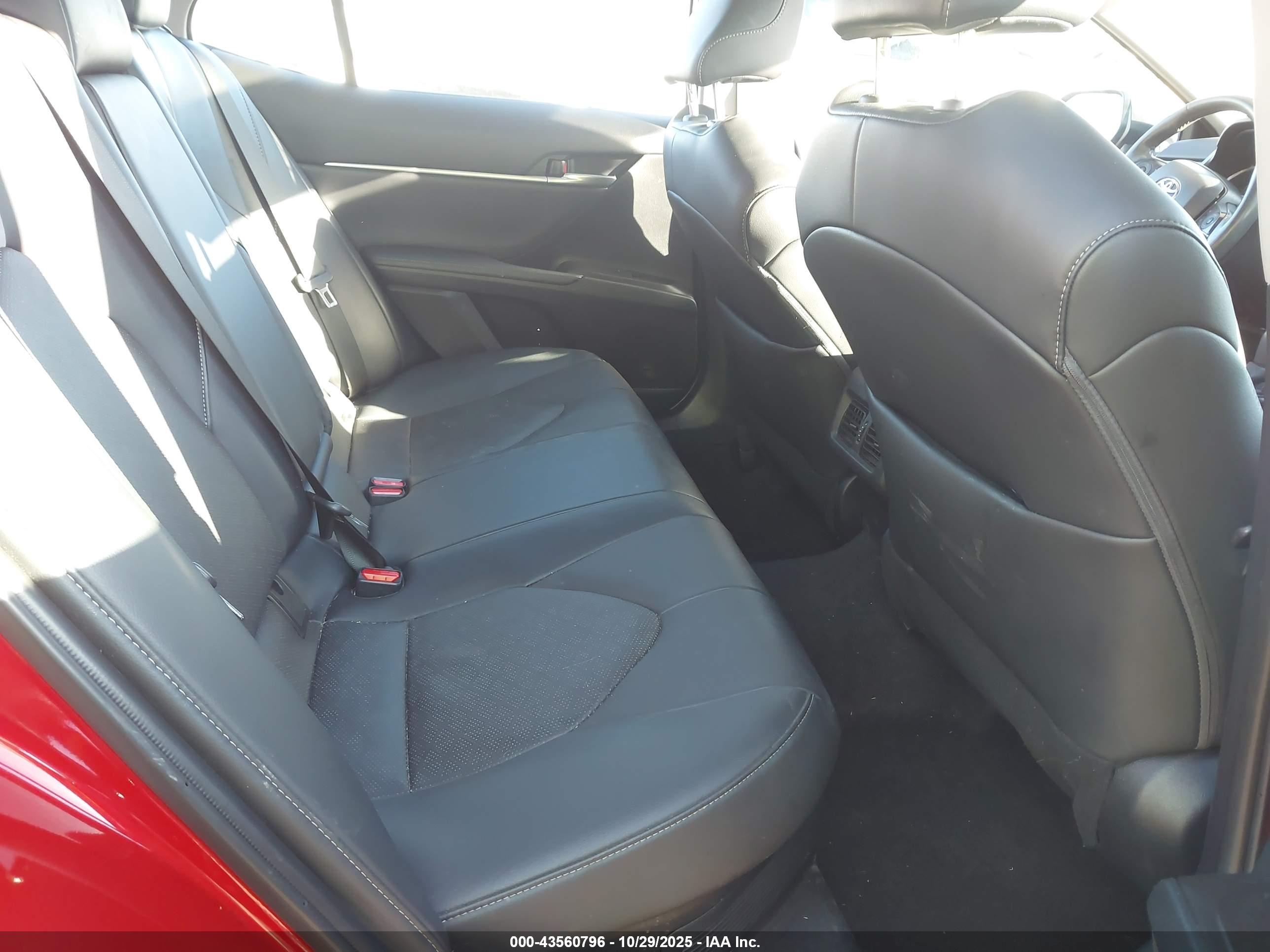 TOYOTA CAMRY image 8