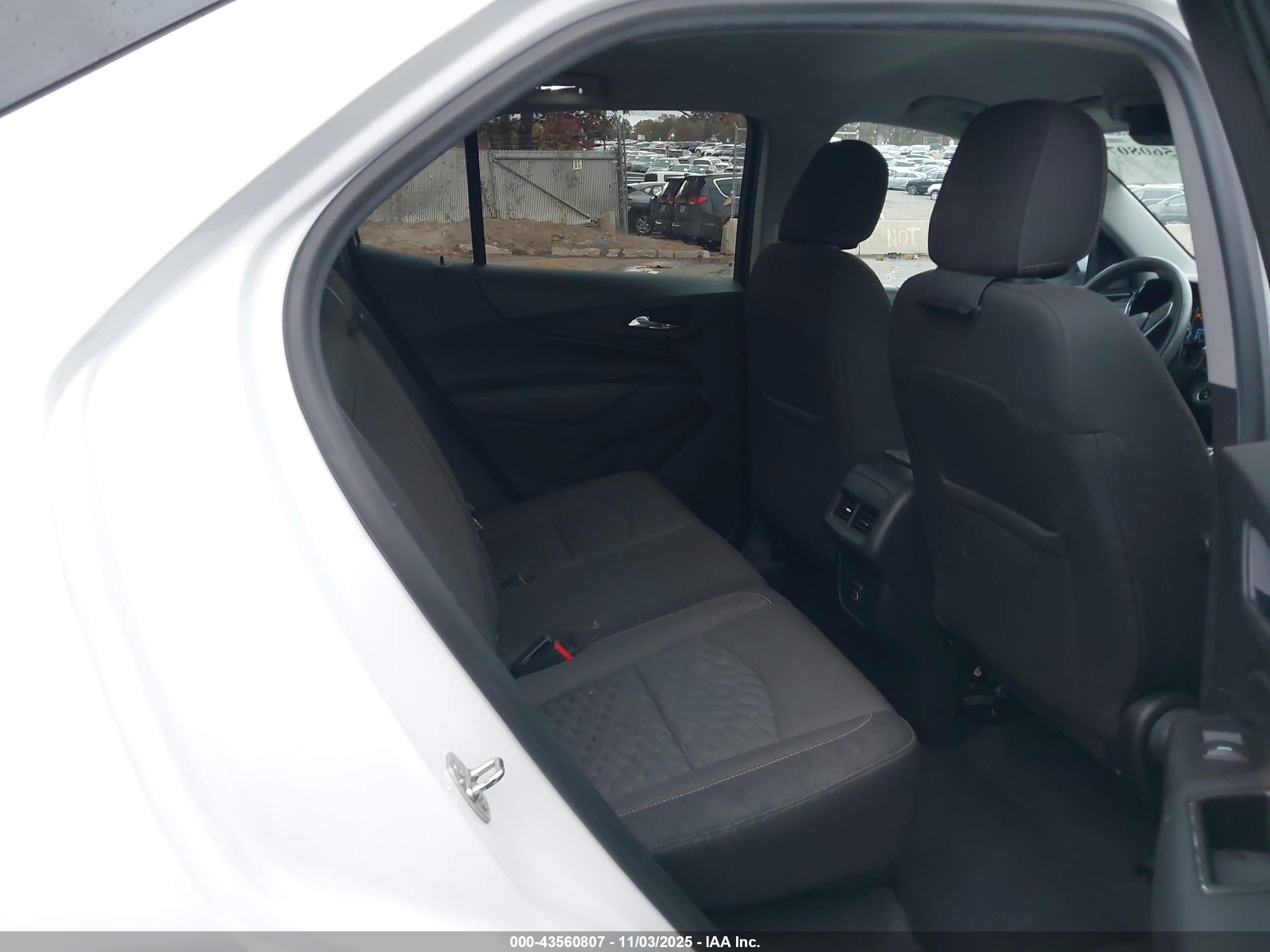 CHEVROLET EQUINOX image 8