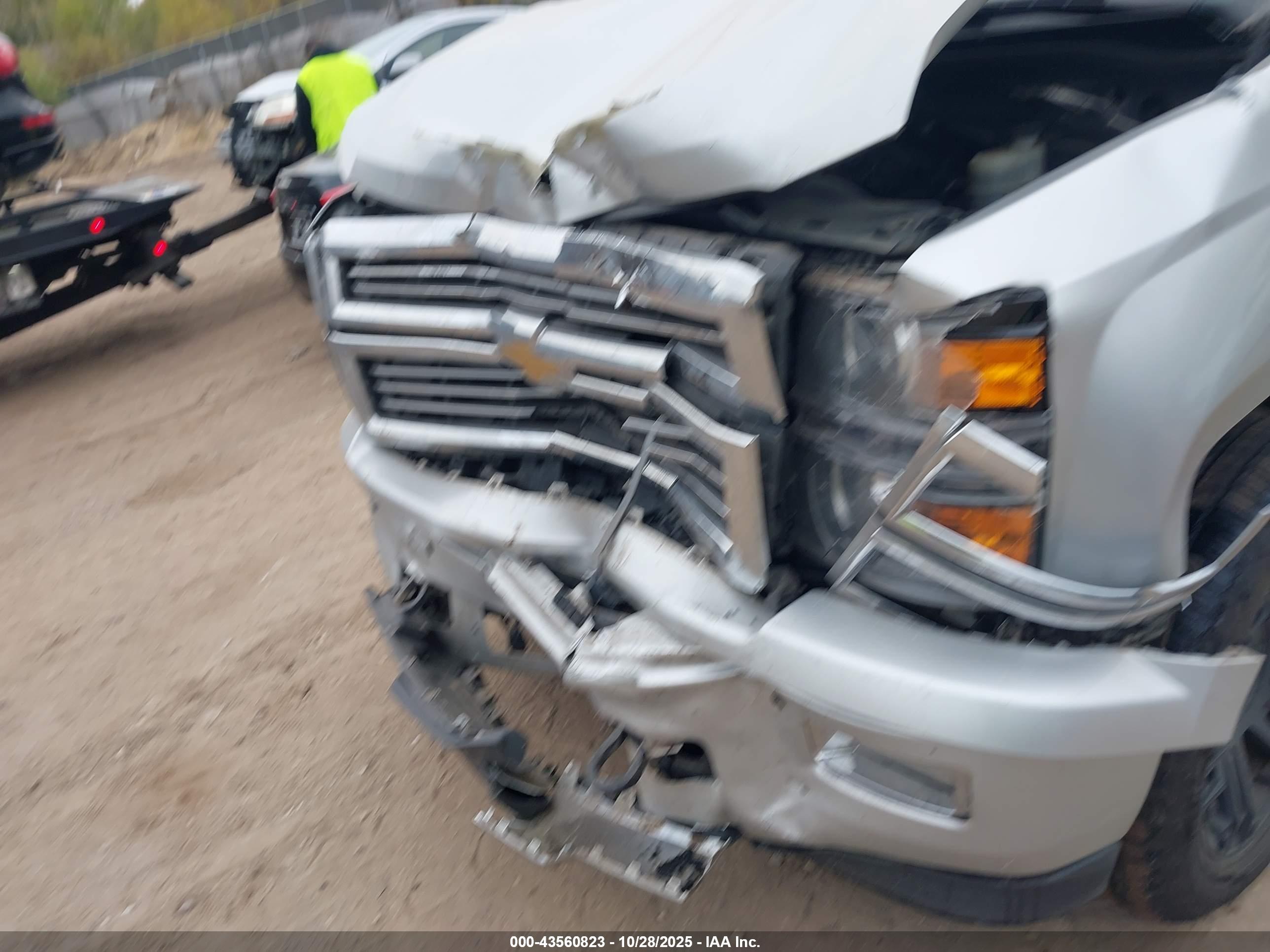 CHEVROLET SILVERADO image 6