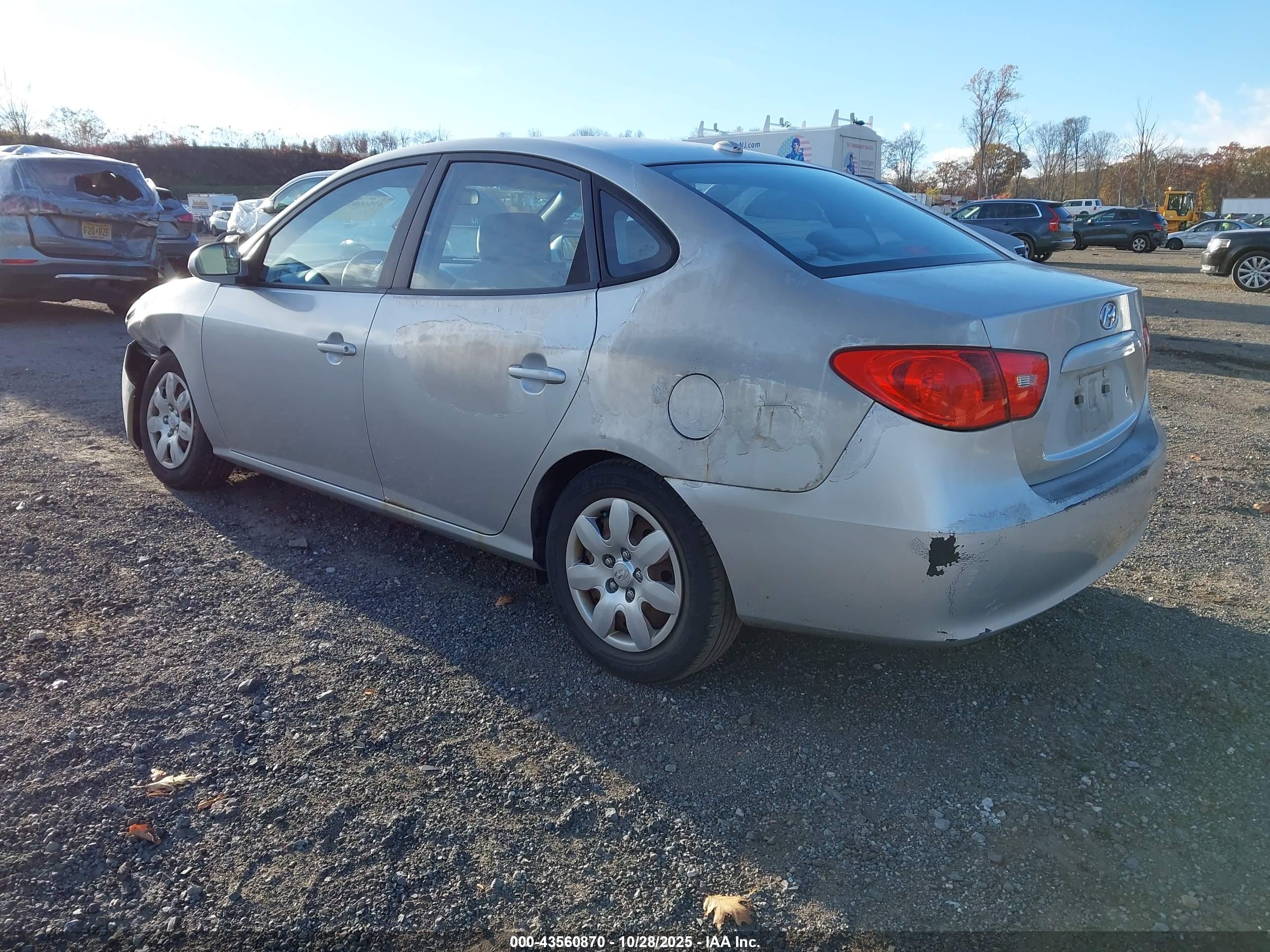 HYUNDAI ELANTRA image 3