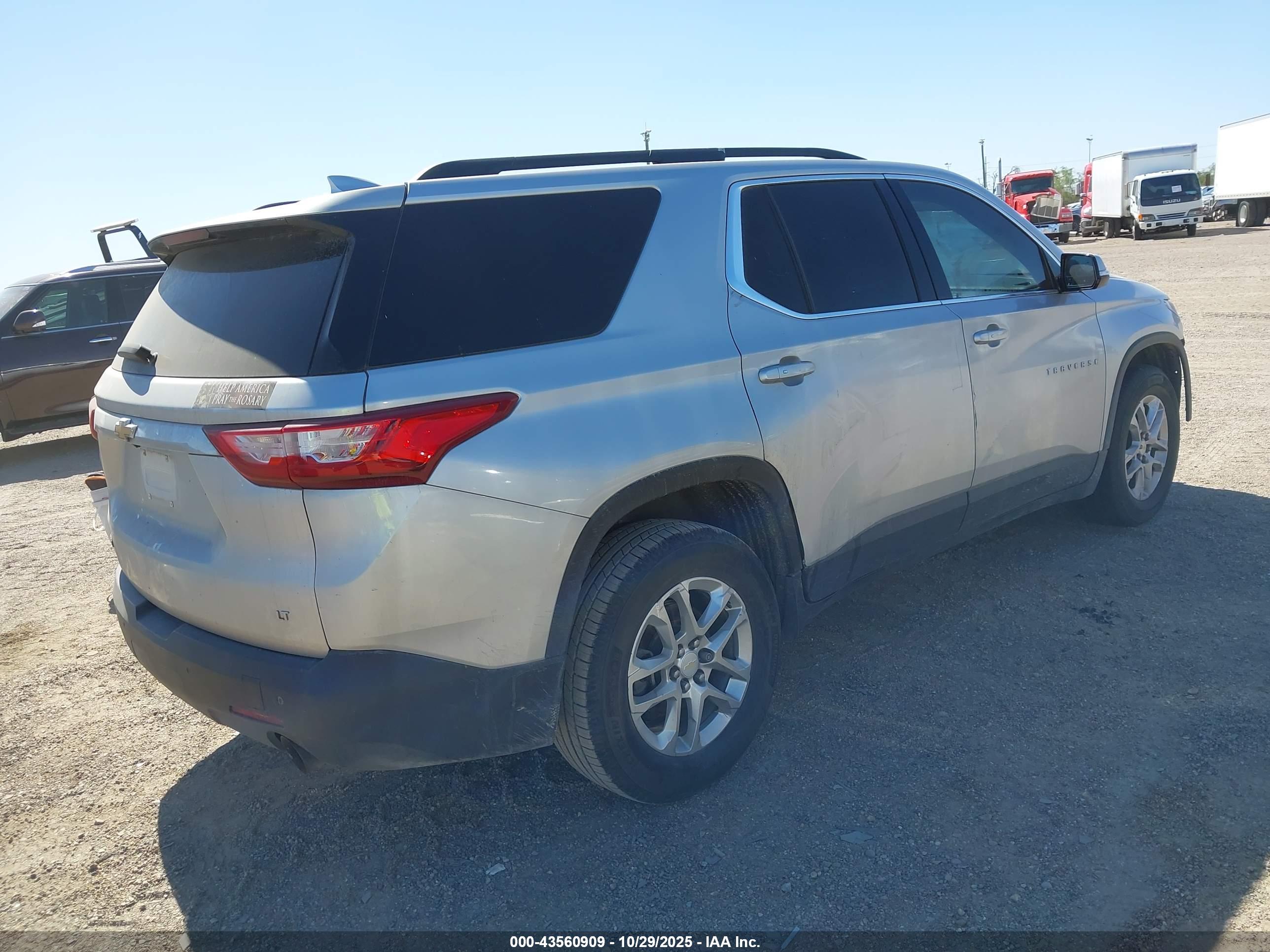 CHEVROLET TRAVERSE image 4