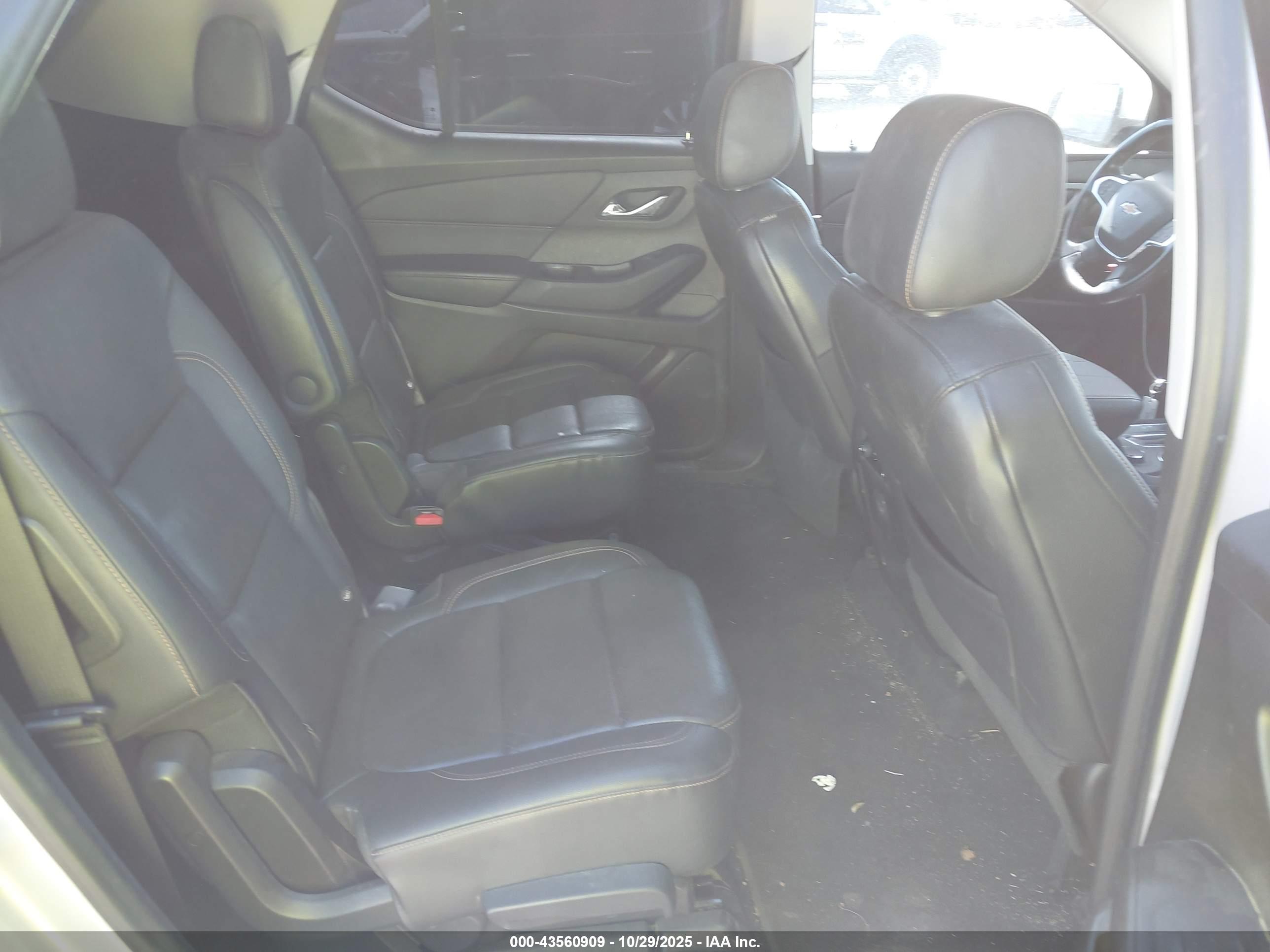 CHEVROLET TRAVERSE image 8