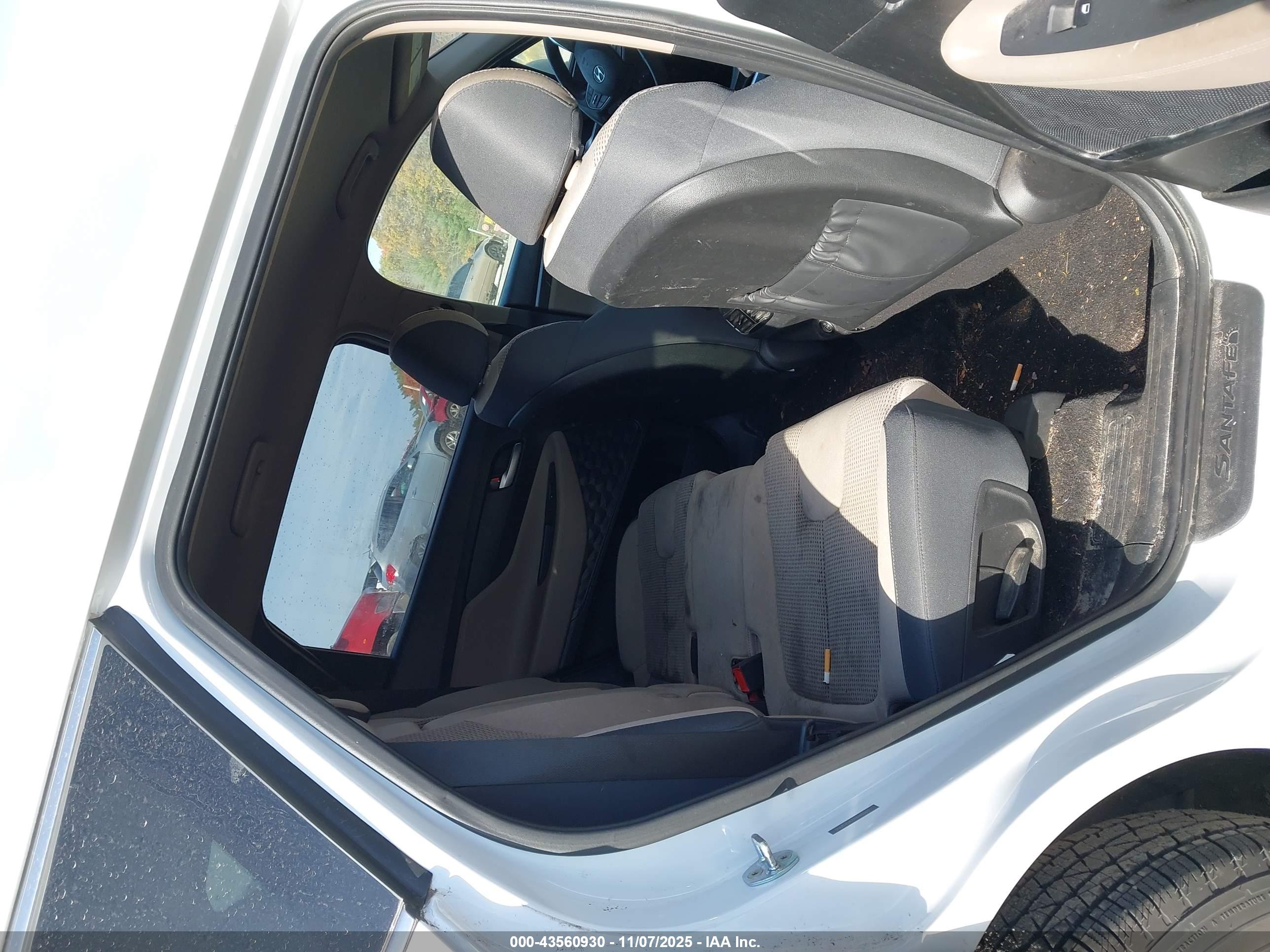 HYUNDAI SANTA image 8