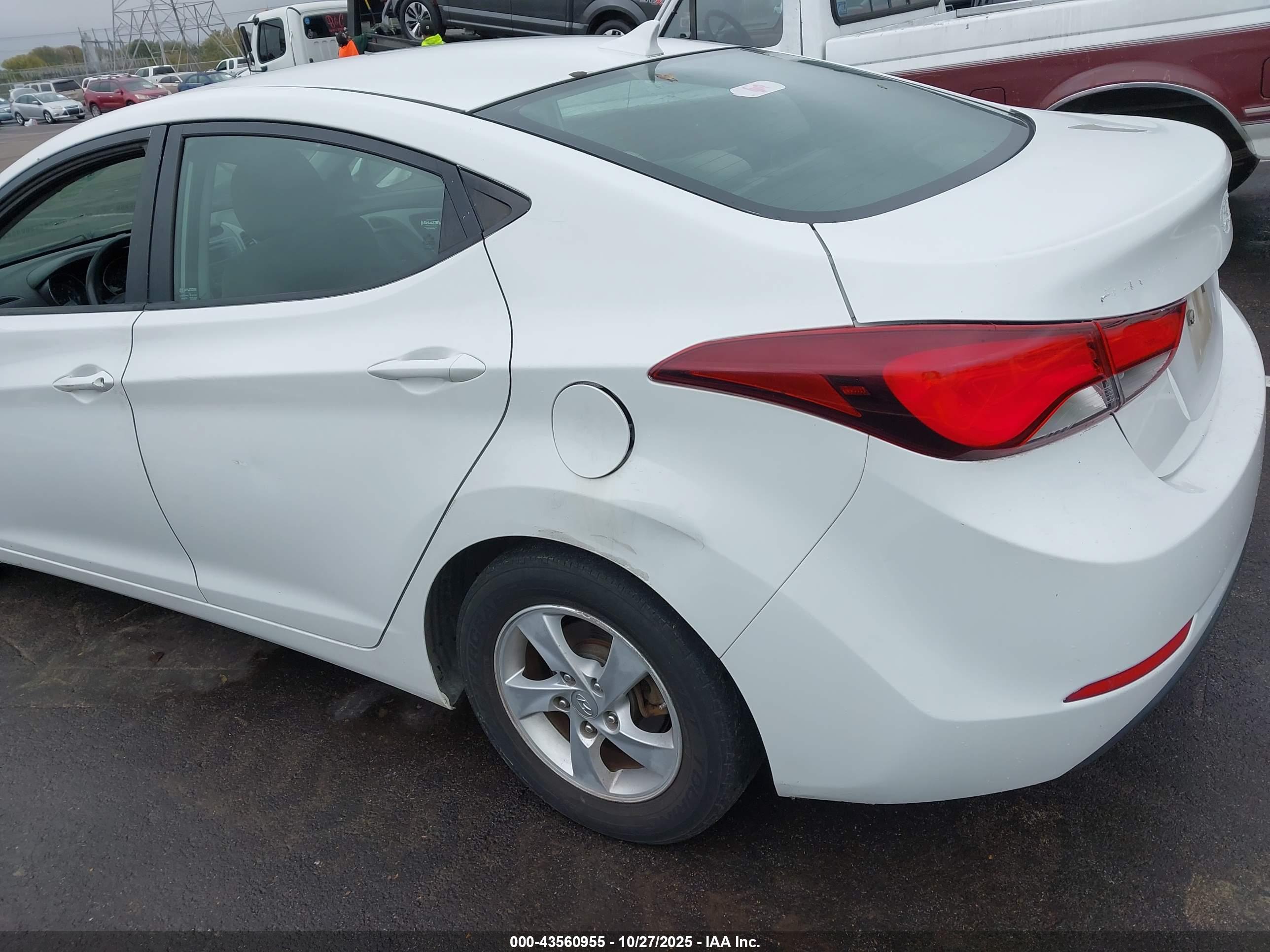 HYUNDAI ELANTRA image 3