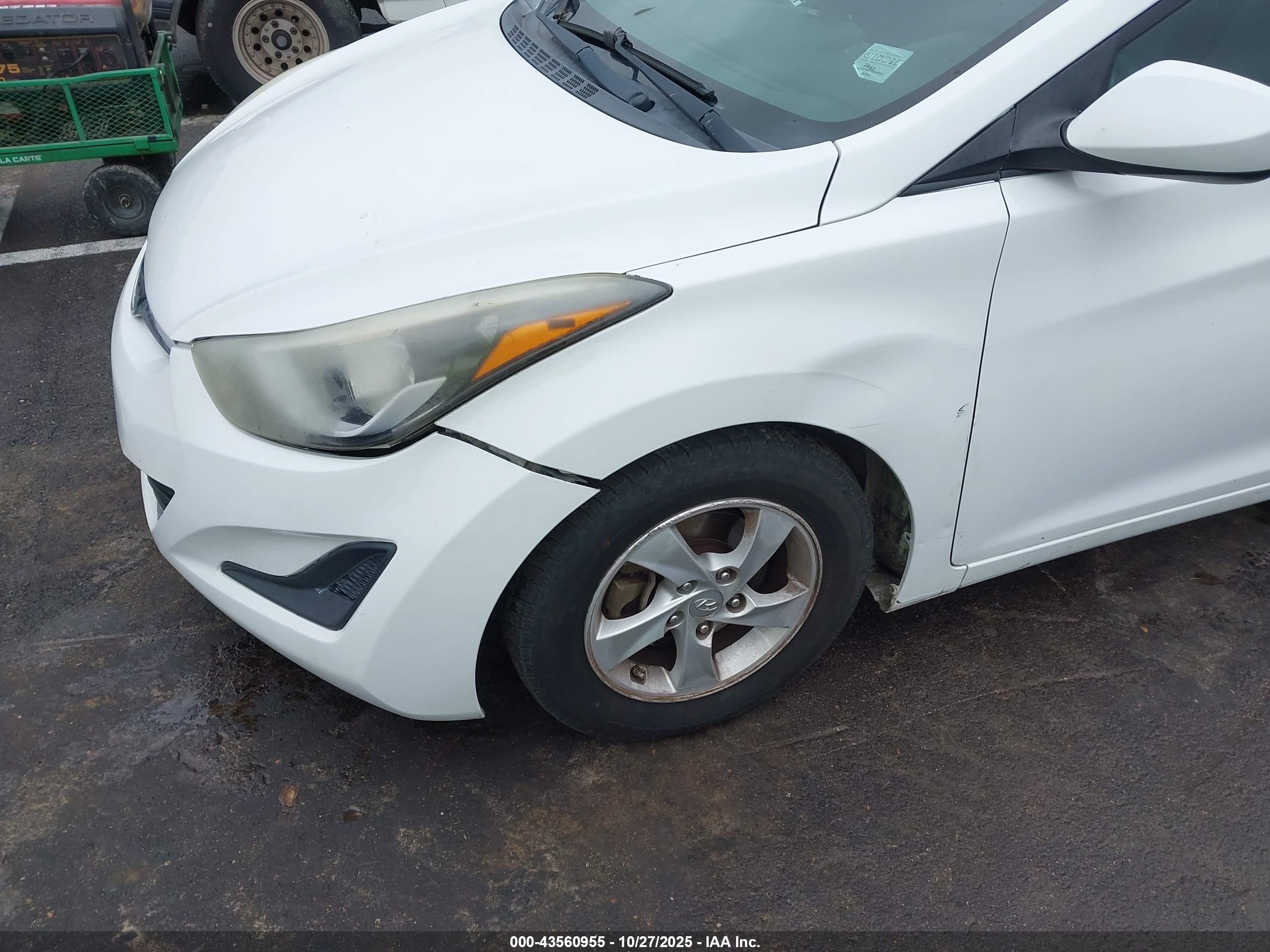 HYUNDAI ELANTRA image 6