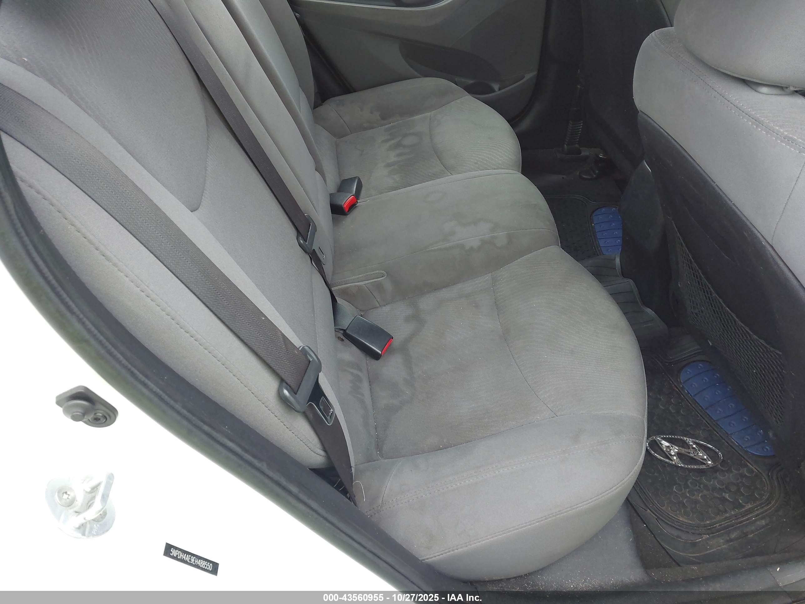 HYUNDAI ELANTRA image 8