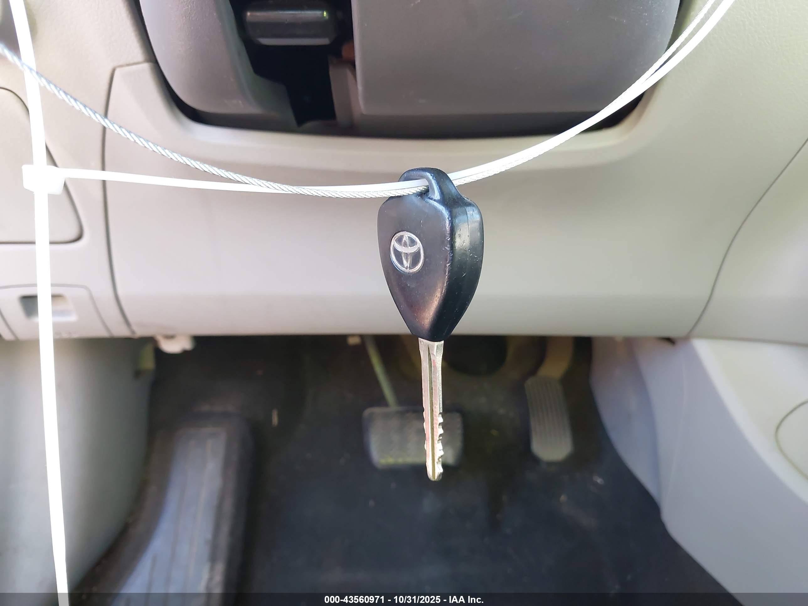 TOYOTA COROLLA image 11