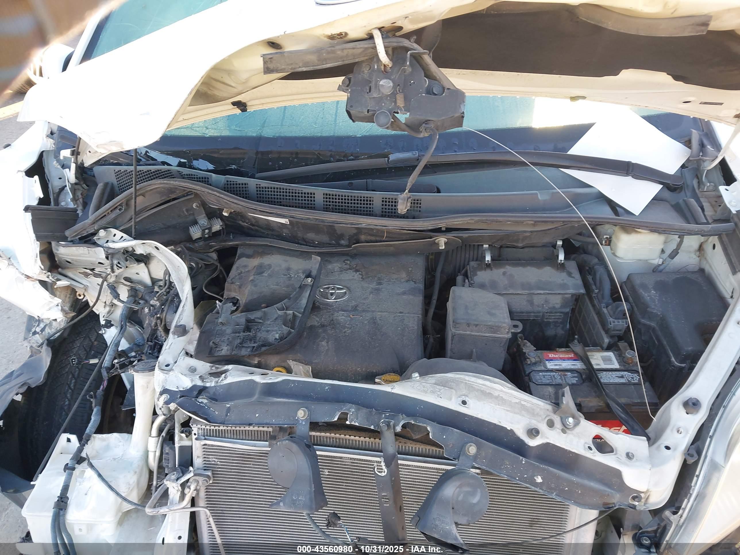 TOYOTA SIENNA image 10