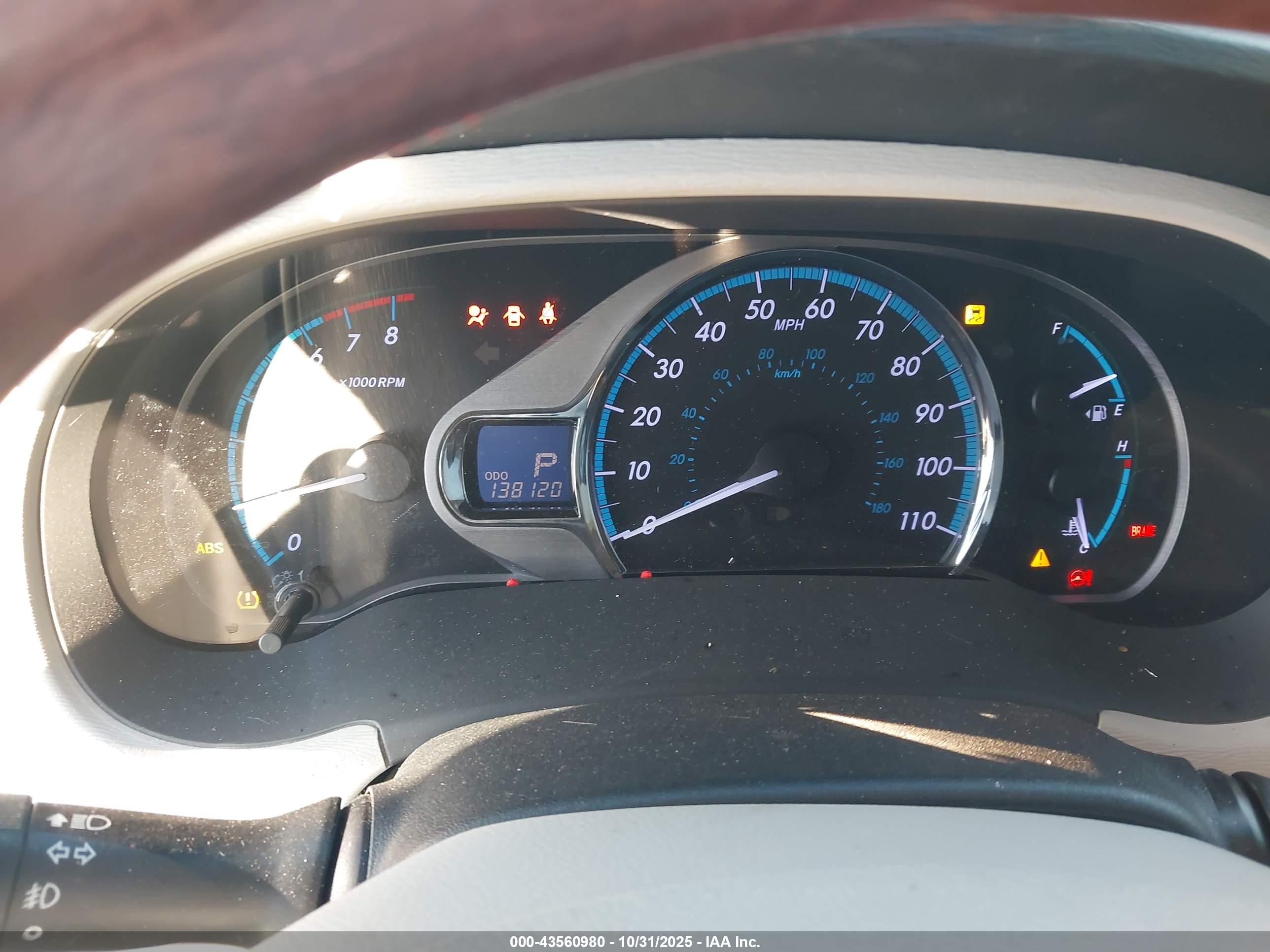 TOYOTA SIENNA image 7