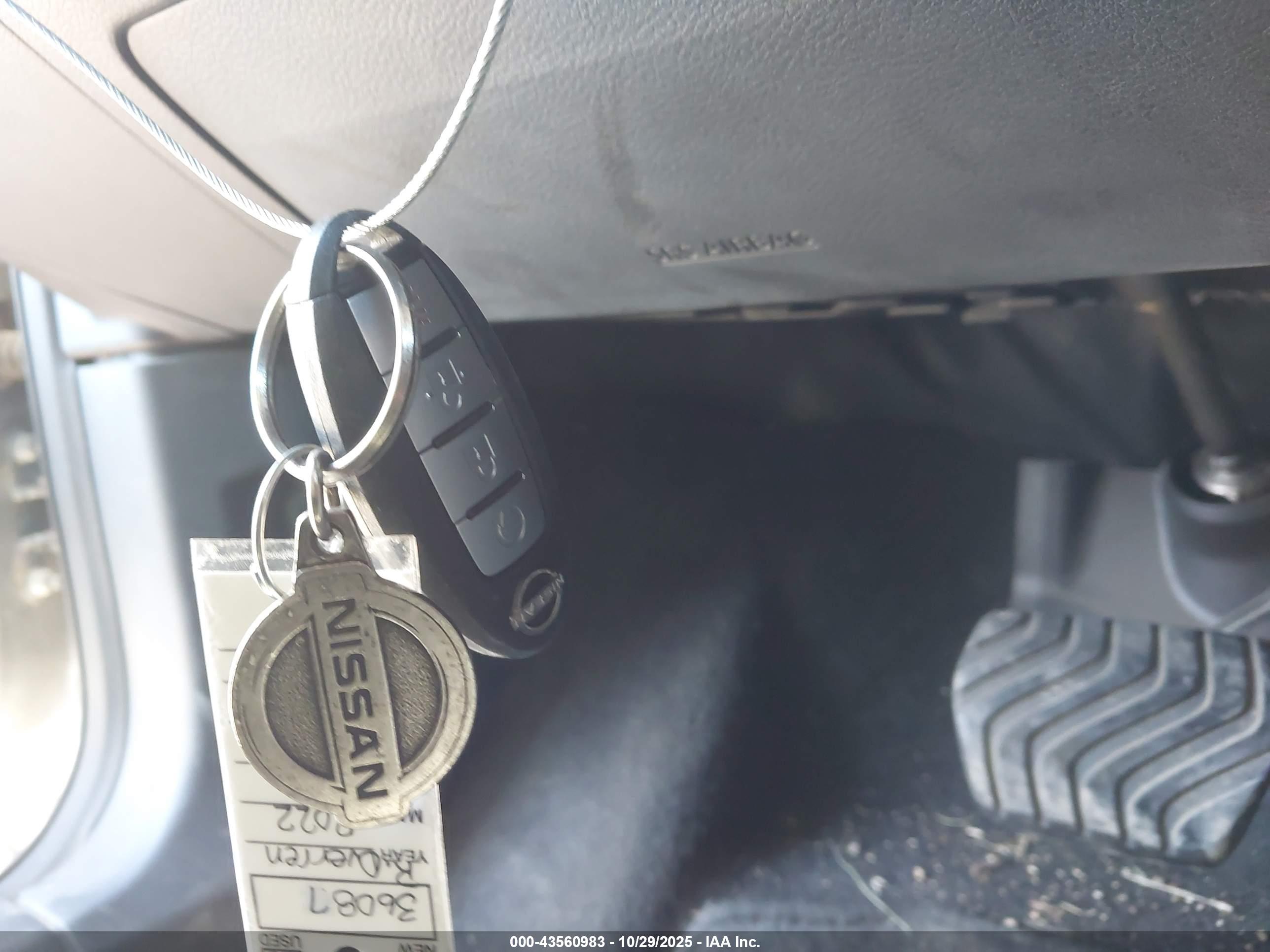 NISSAN ROGUE image 11