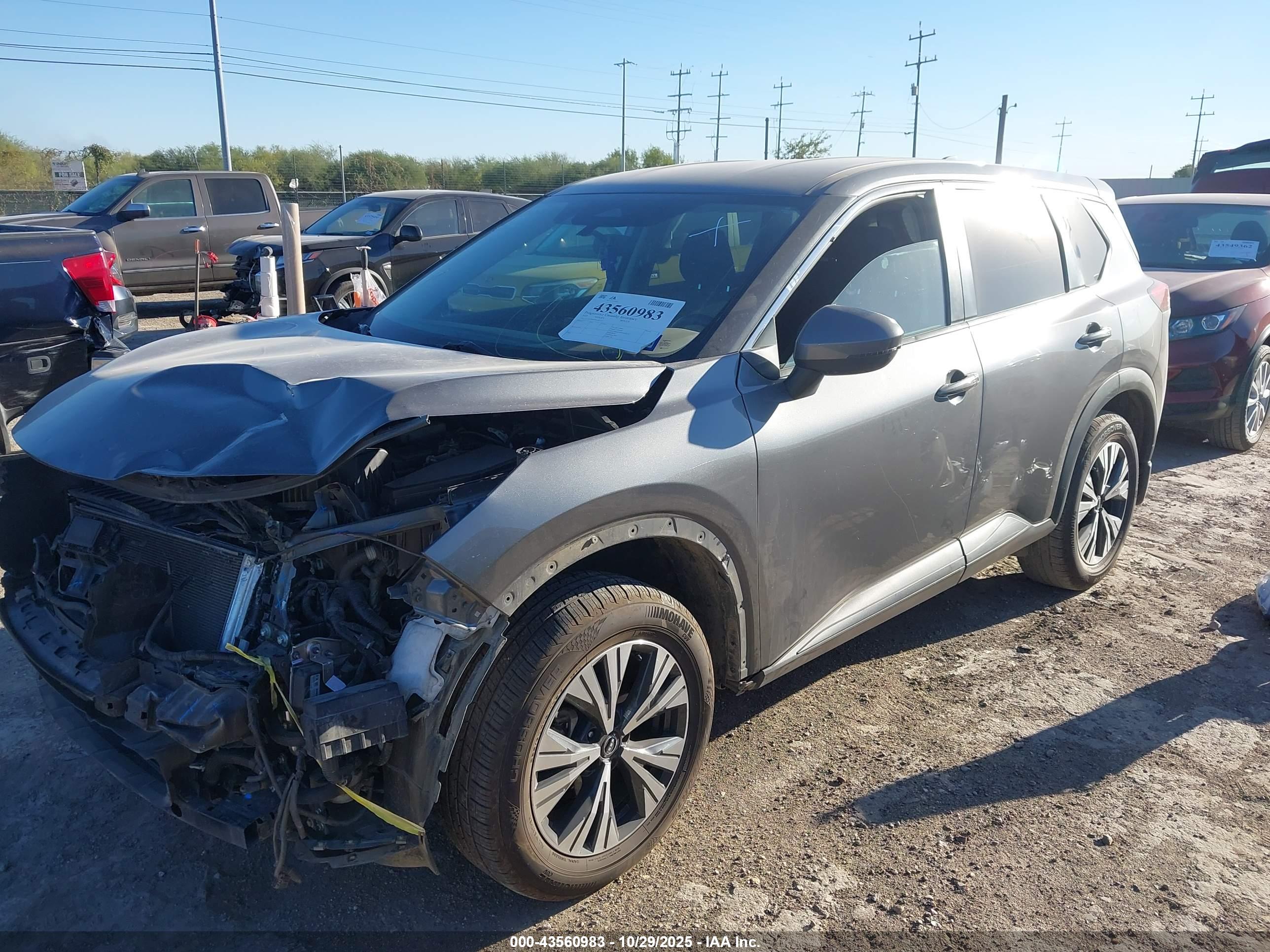 NISSAN ROGUE image 2