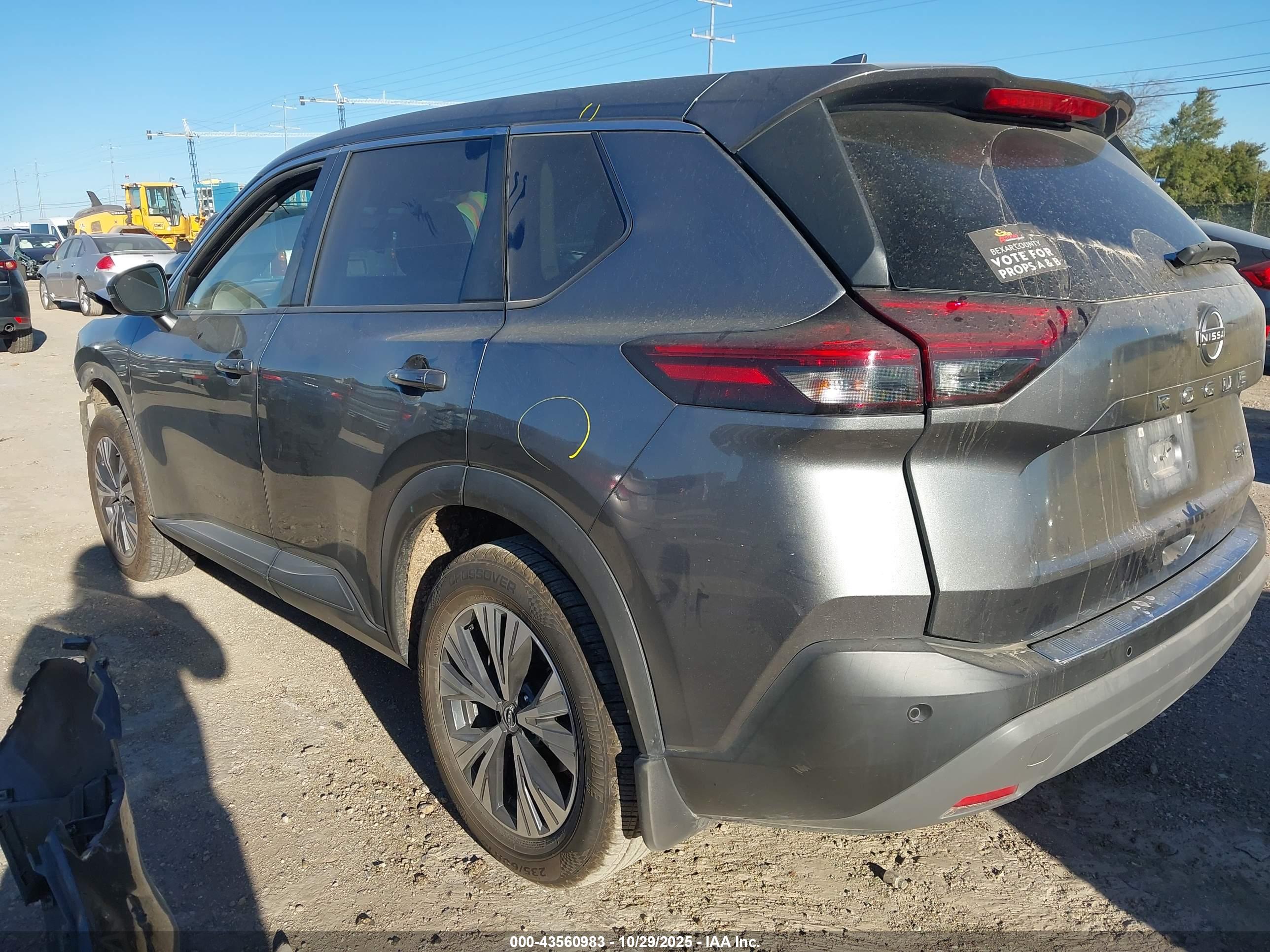 NISSAN ROGUE image 3