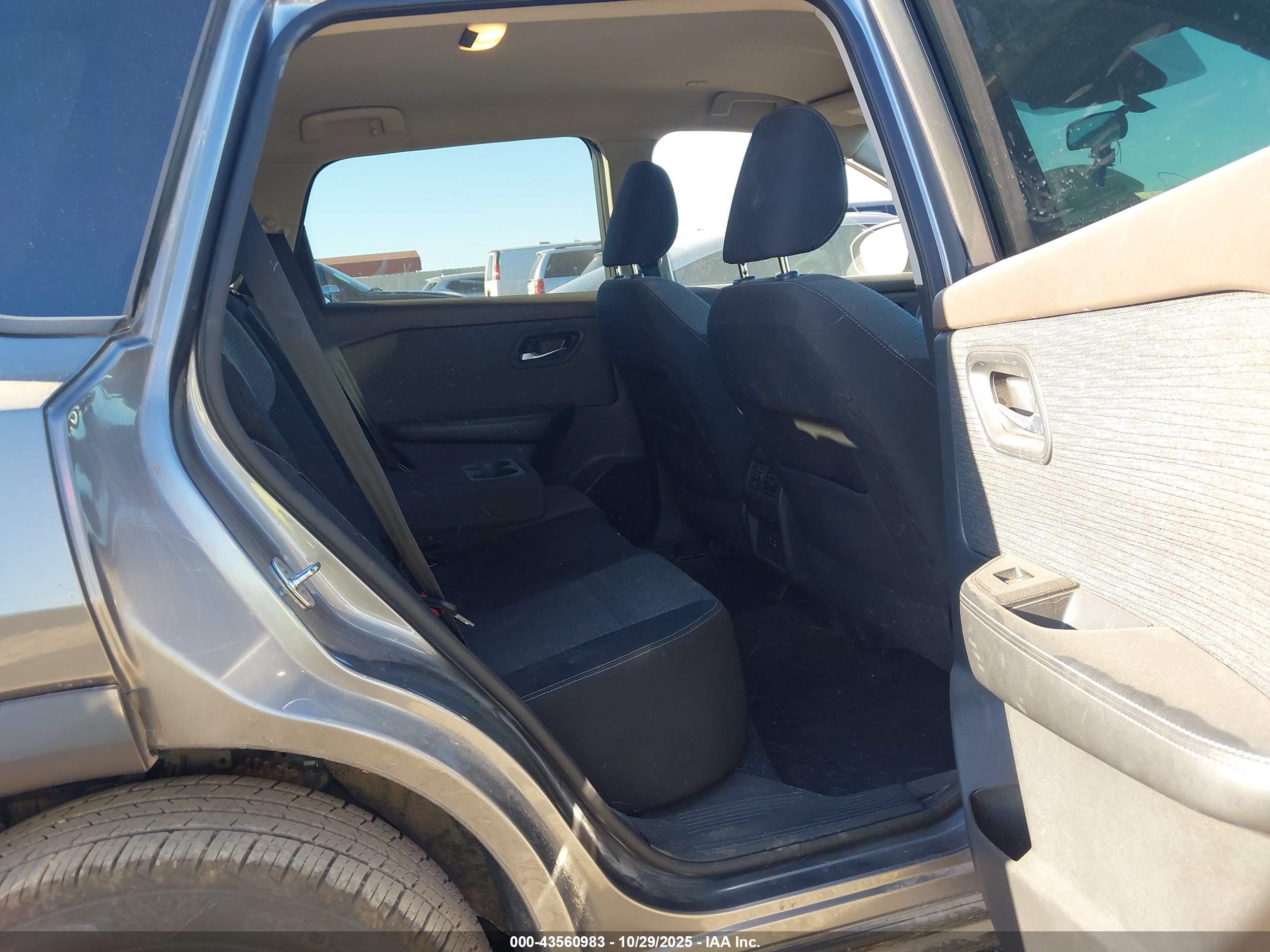 NISSAN ROGUE image 8