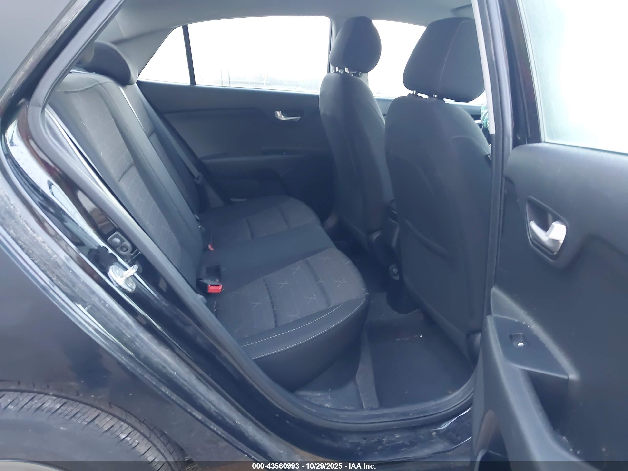KIA RIO image 8