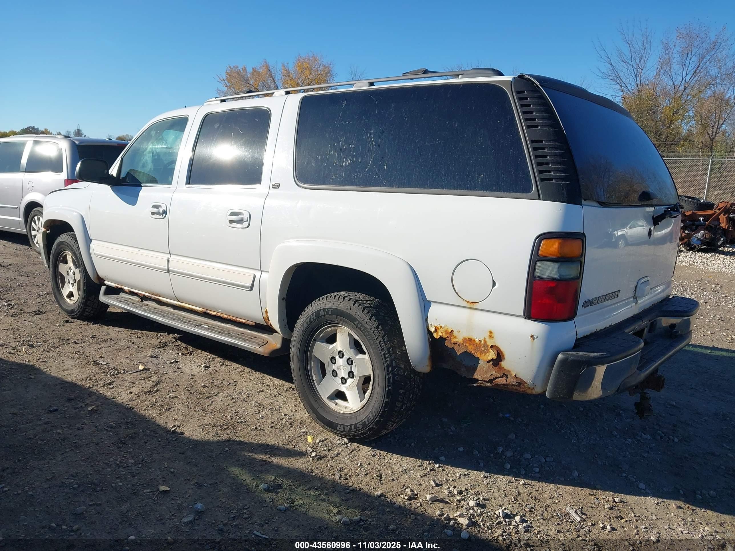 CHEVROLET SUBURBAN image 3