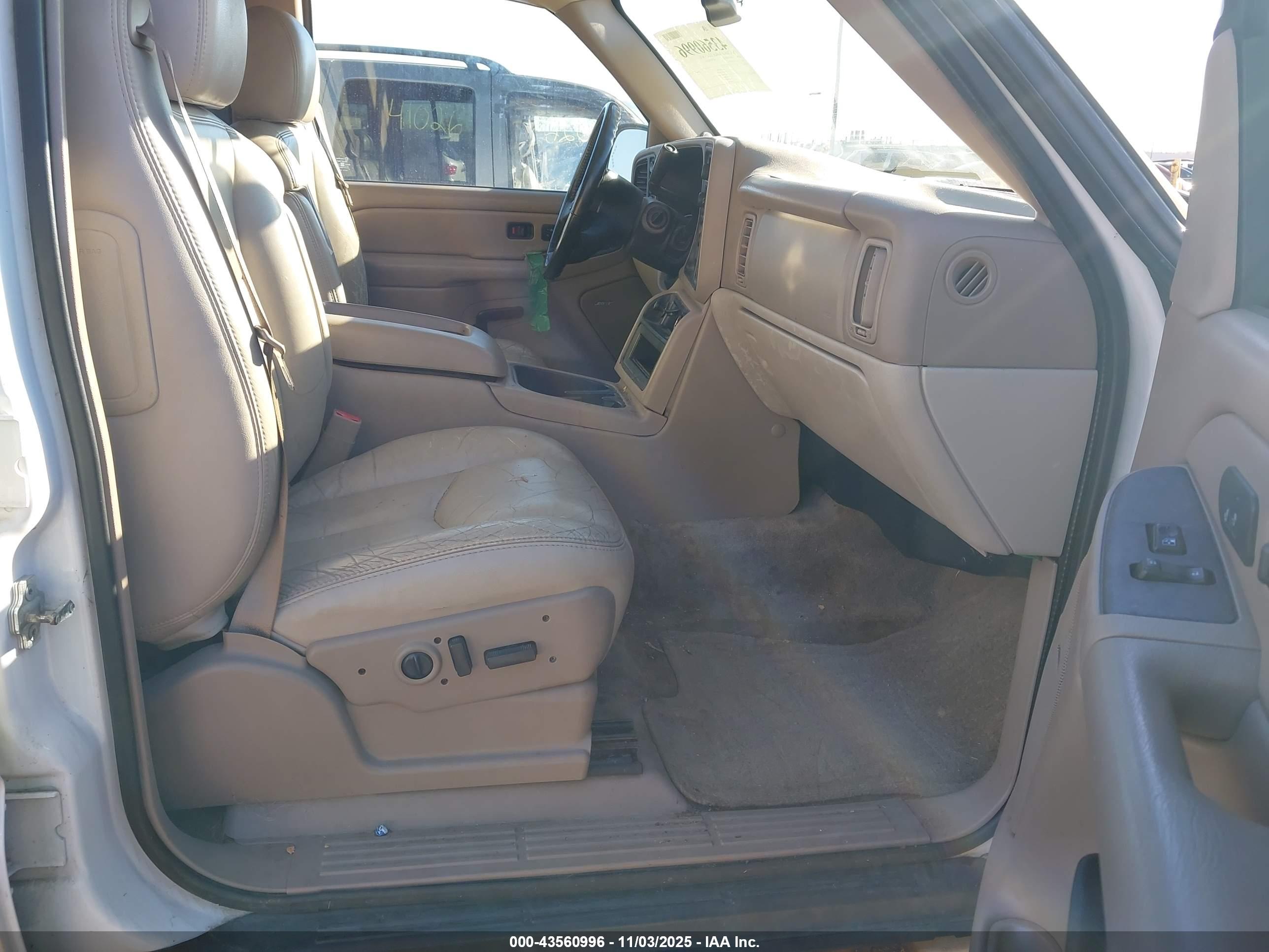 CHEVROLET SUBURBAN image 5