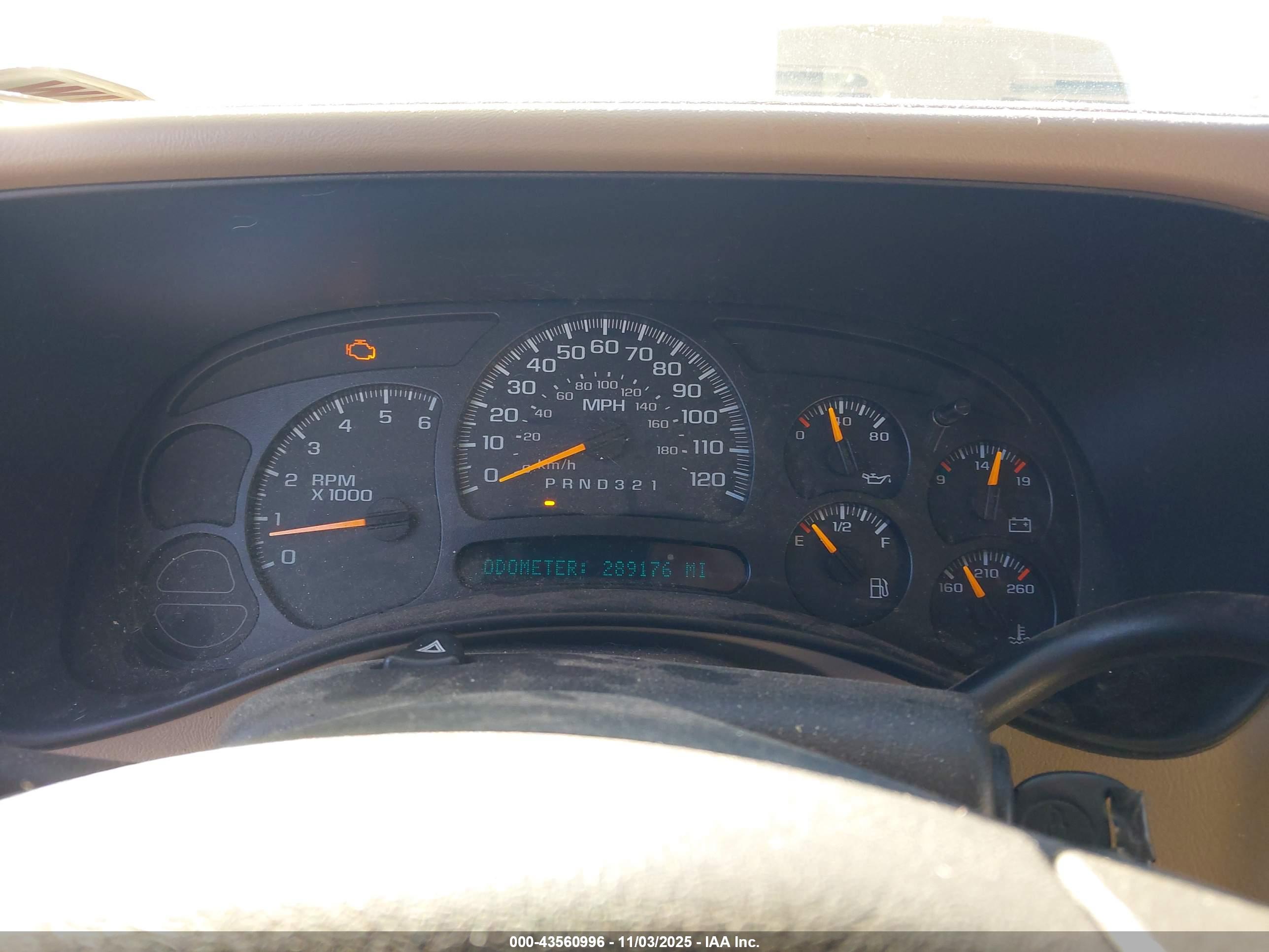CHEVROLET SUBURBAN image 7