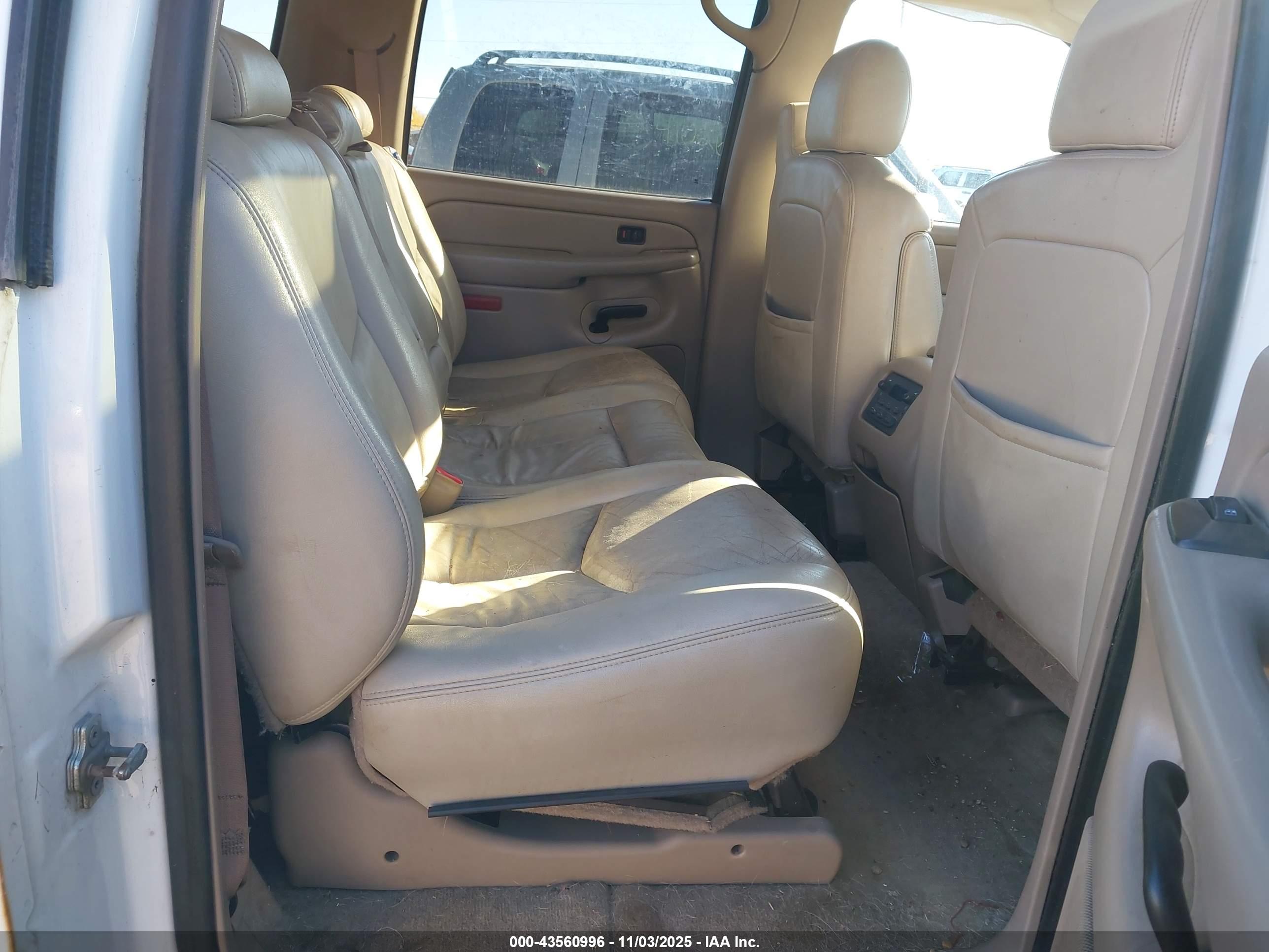 CHEVROLET SUBURBAN image 8